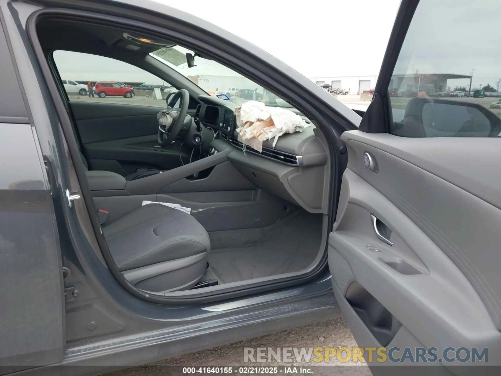 5 Photograph of a damaged car KMHLL4DG3SU918111 HYUNDAI ELANTRA 2025
