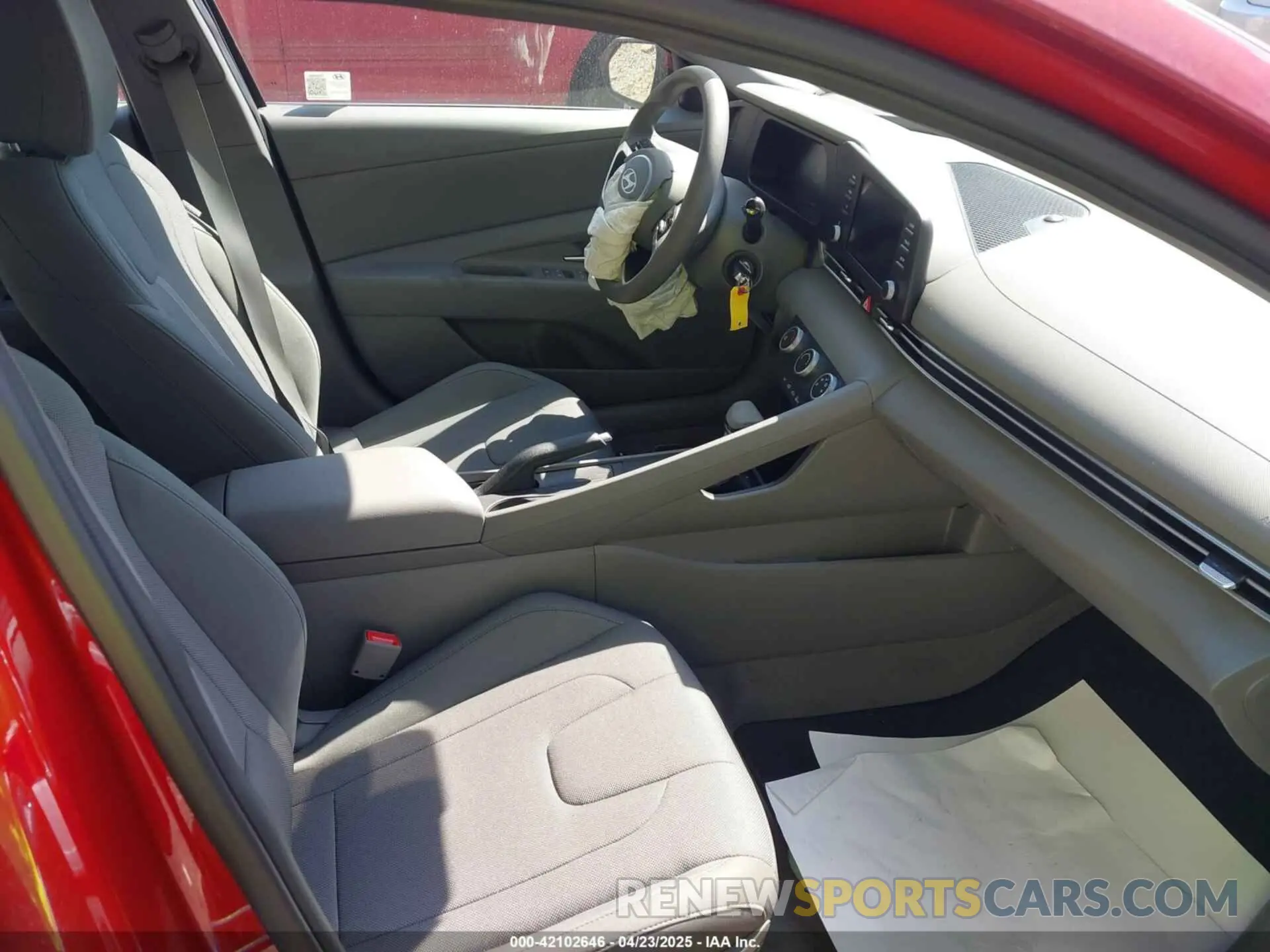 5 Photograph of a damaged car KMHLL4DG4SU856802 HYUNDAI ELANTRA 2025