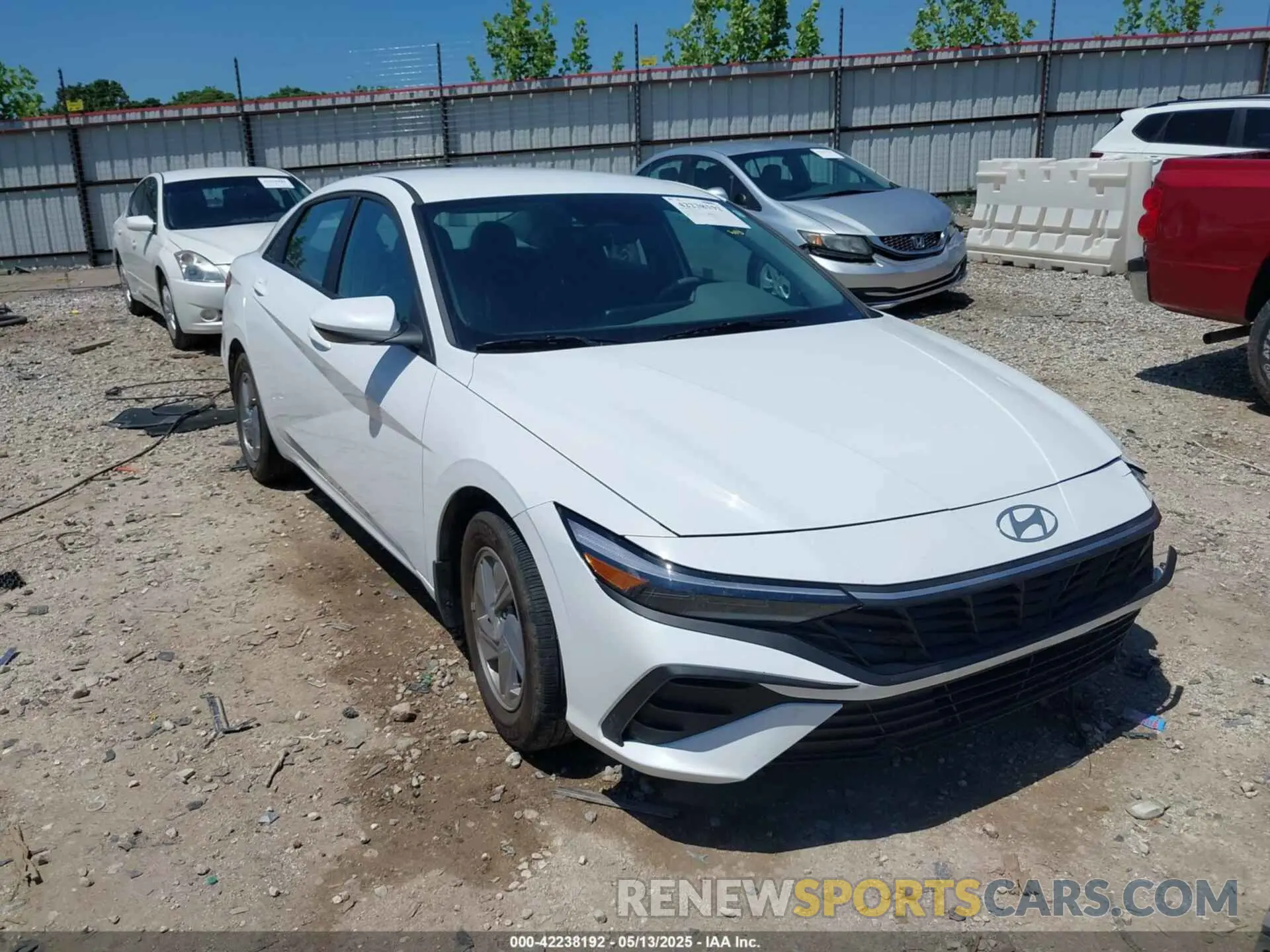 1 Photograph of a damaged car KMHLL4DG4SU876113 HYUNDAI ELANTRA 2025