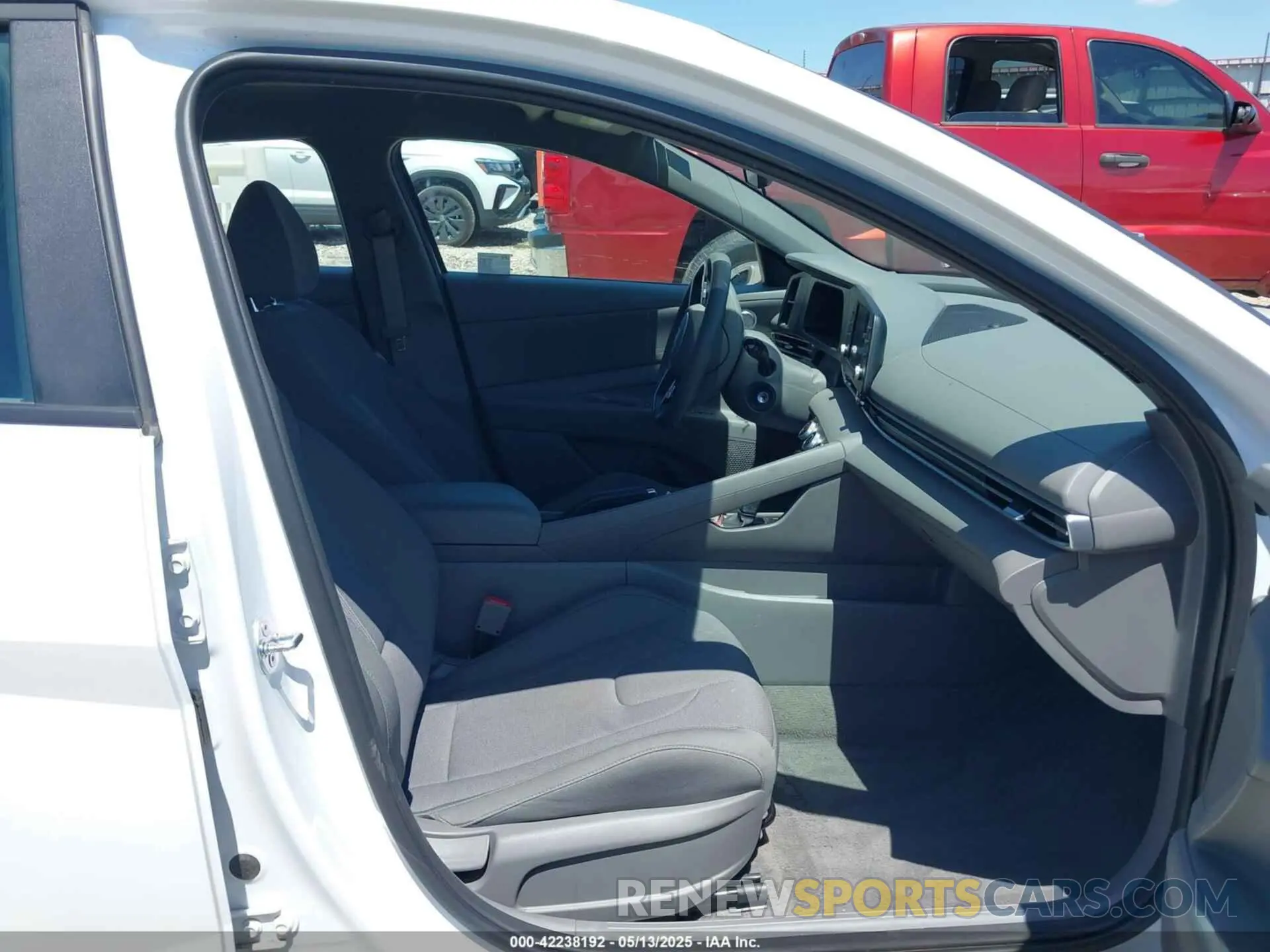 5 Photograph of a damaged car KMHLL4DG4SU876113 HYUNDAI ELANTRA 2025