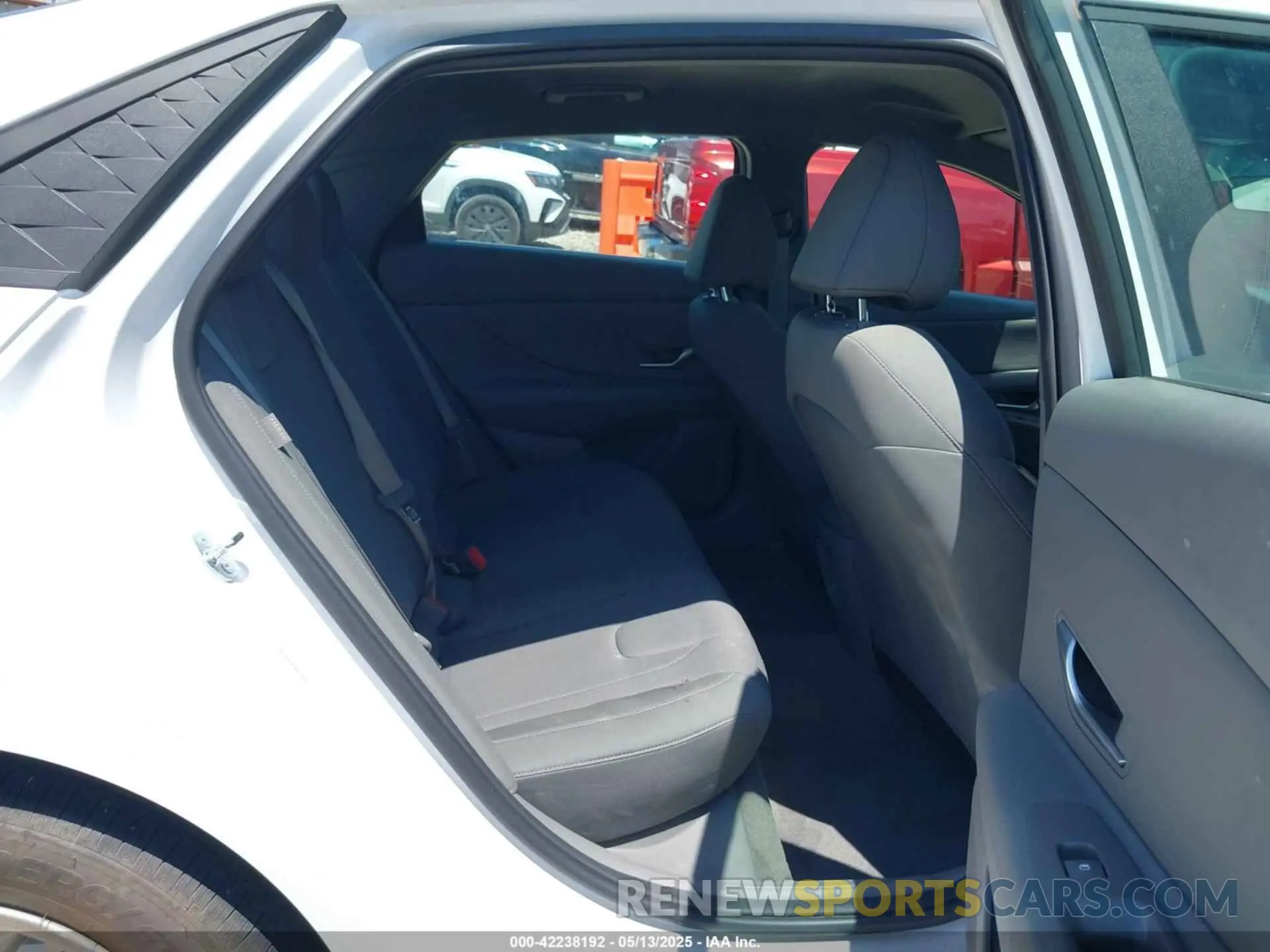 8 Photograph of a damaged car KMHLL4DG4SU876113 HYUNDAI ELANTRA 2025