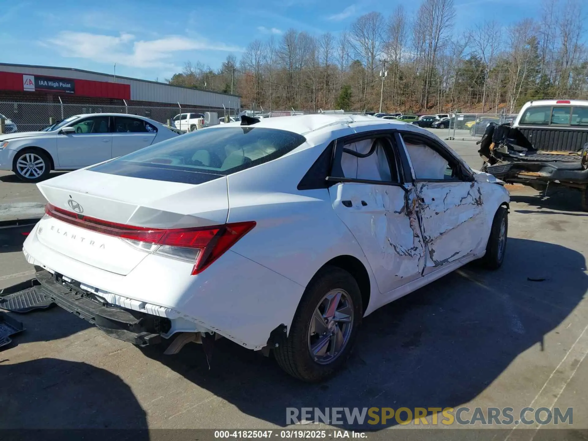 4 Photograph of a damaged car KMHLL4DG5SU907983 HYUNDAI ELANTRA 2025