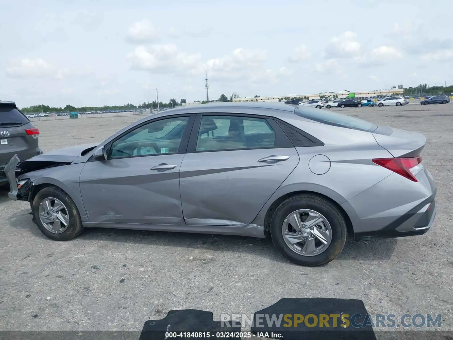 14 Photograph of a damaged car KMHLL4DG5SU942085 HYUNDAI ELANTRA 2025