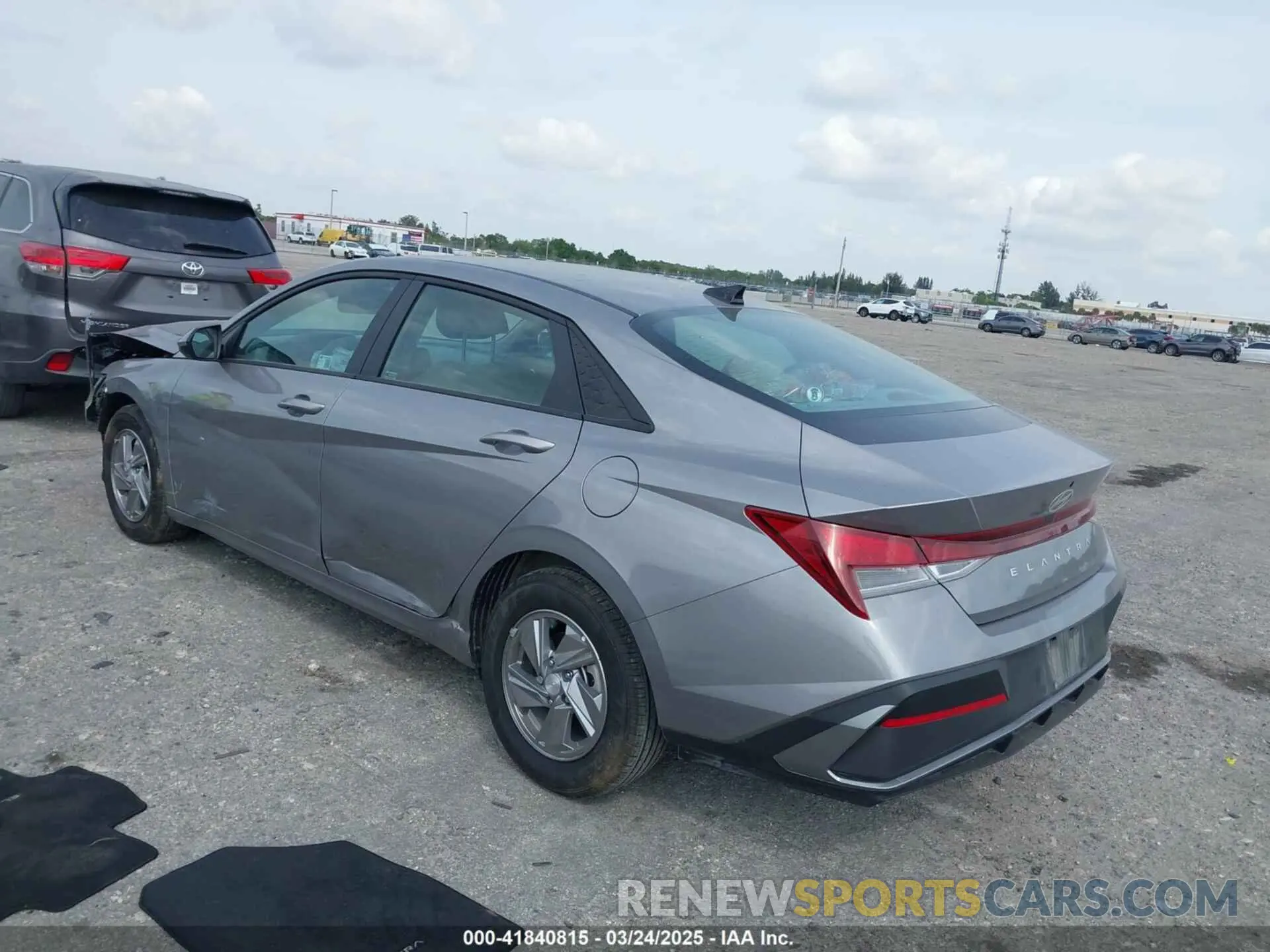 3 Photograph of a damaged car KMHLL4DG5SU942085 HYUNDAI ELANTRA 2025
