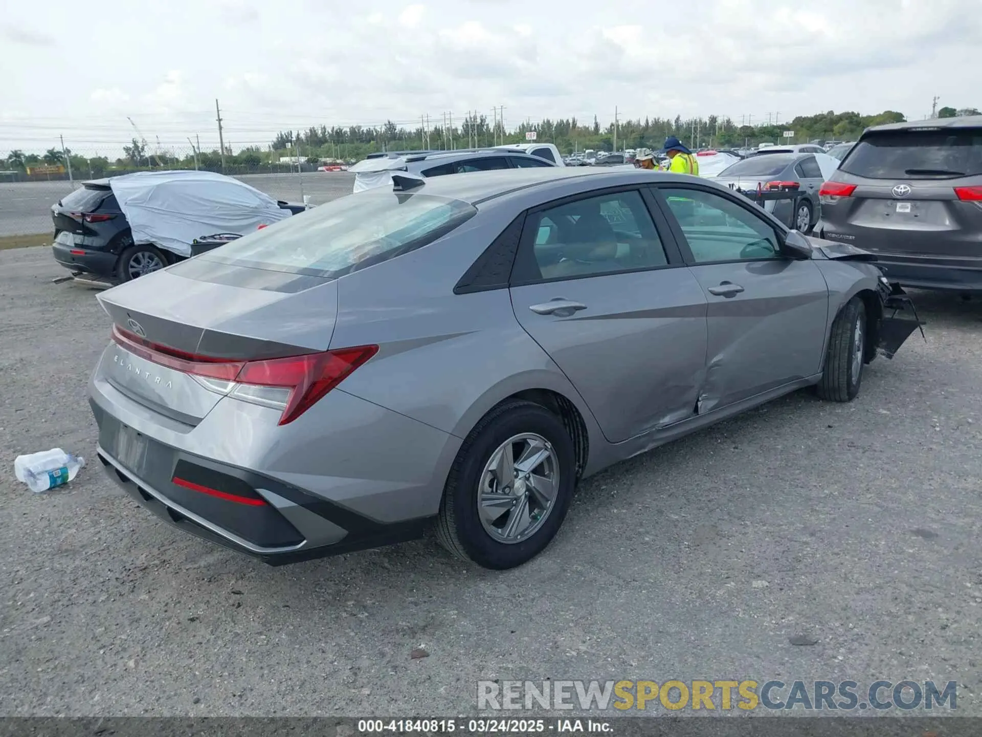 4 Photograph of a damaged car KMHLL4DG5SU942085 HYUNDAI ELANTRA 2025