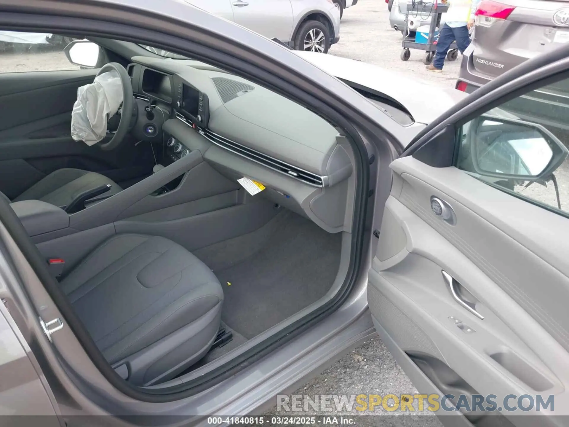 5 Photograph of a damaged car KMHLL4DG5SU942085 HYUNDAI ELANTRA 2025