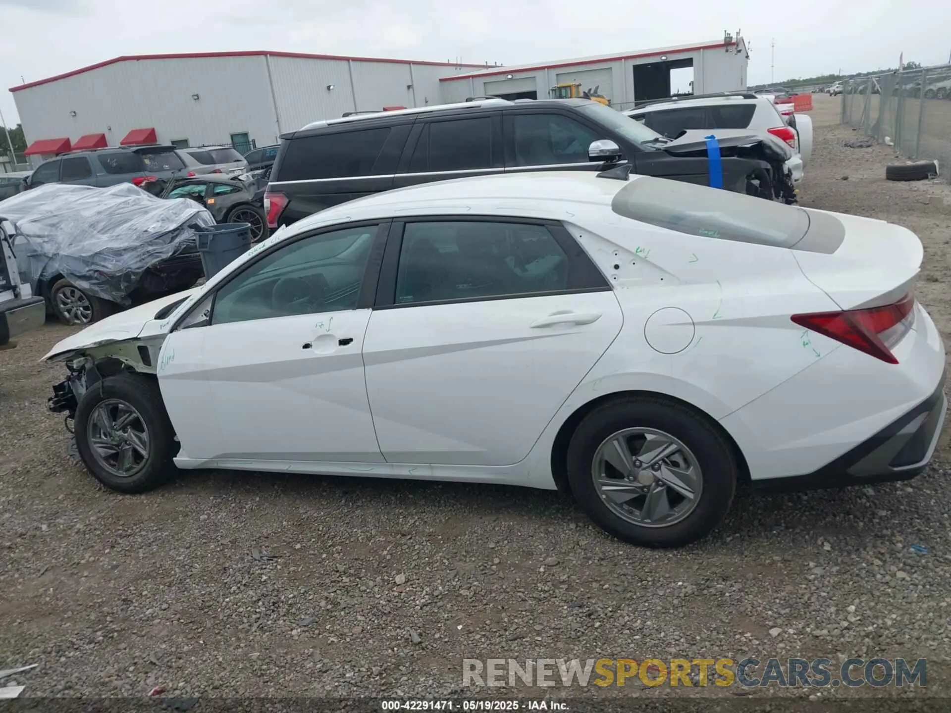 15 Photograph of a damaged car KMHLL4DG5SU955399 HYUNDAI ELANTRA 2025