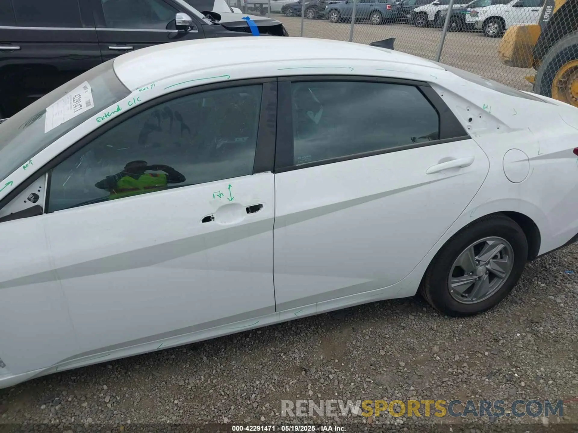 19 Photograph of a damaged car KMHLL4DG5SU955399 HYUNDAI ELANTRA 2025