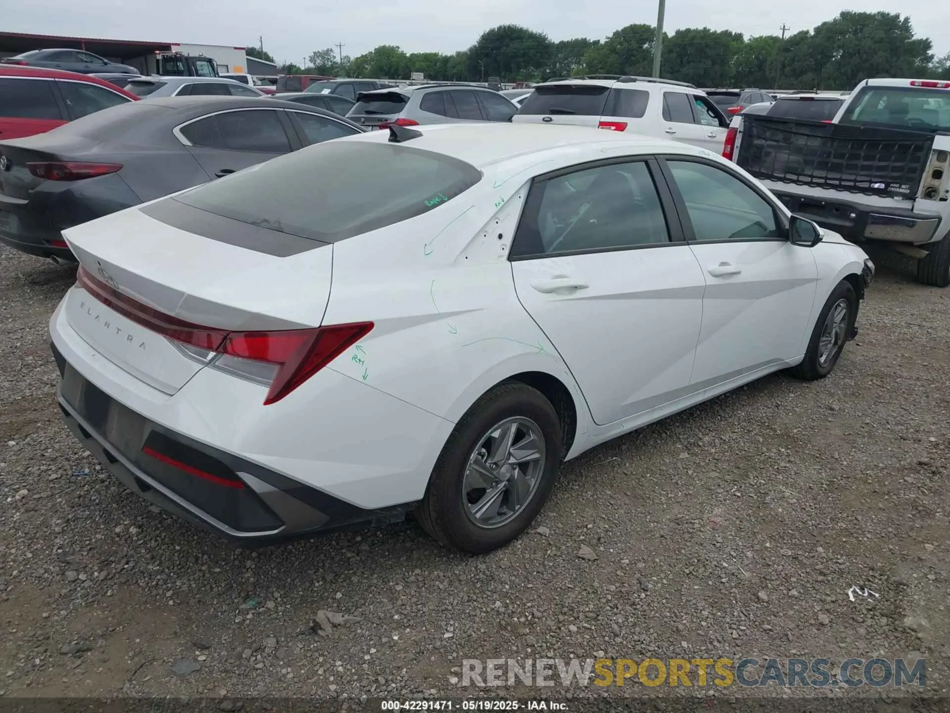 4 Photograph of a damaged car KMHLL4DG5SU955399 HYUNDAI ELANTRA 2025