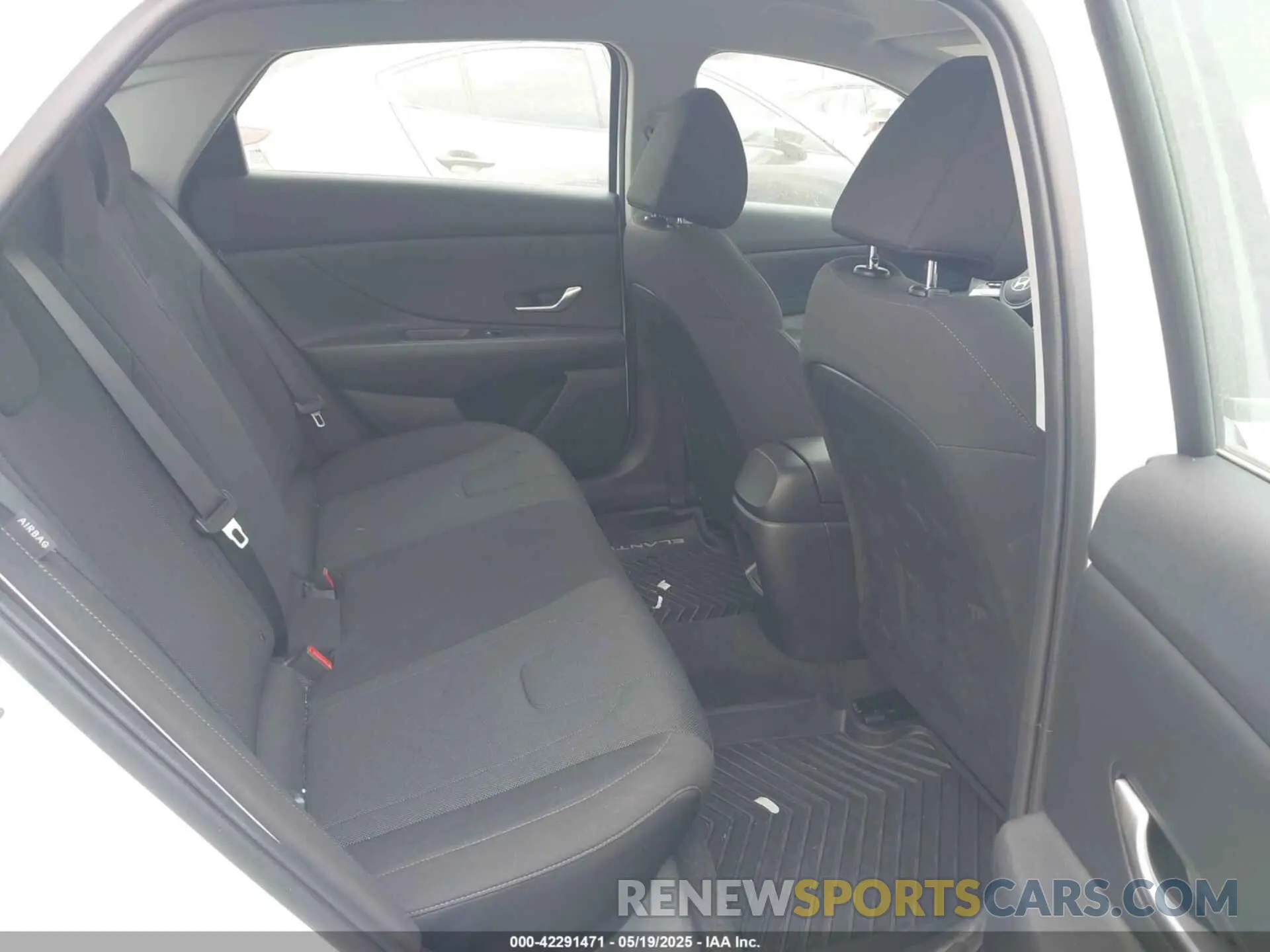 8 Photograph of a damaged car KMHLL4DG5SU955399 HYUNDAI ELANTRA 2025