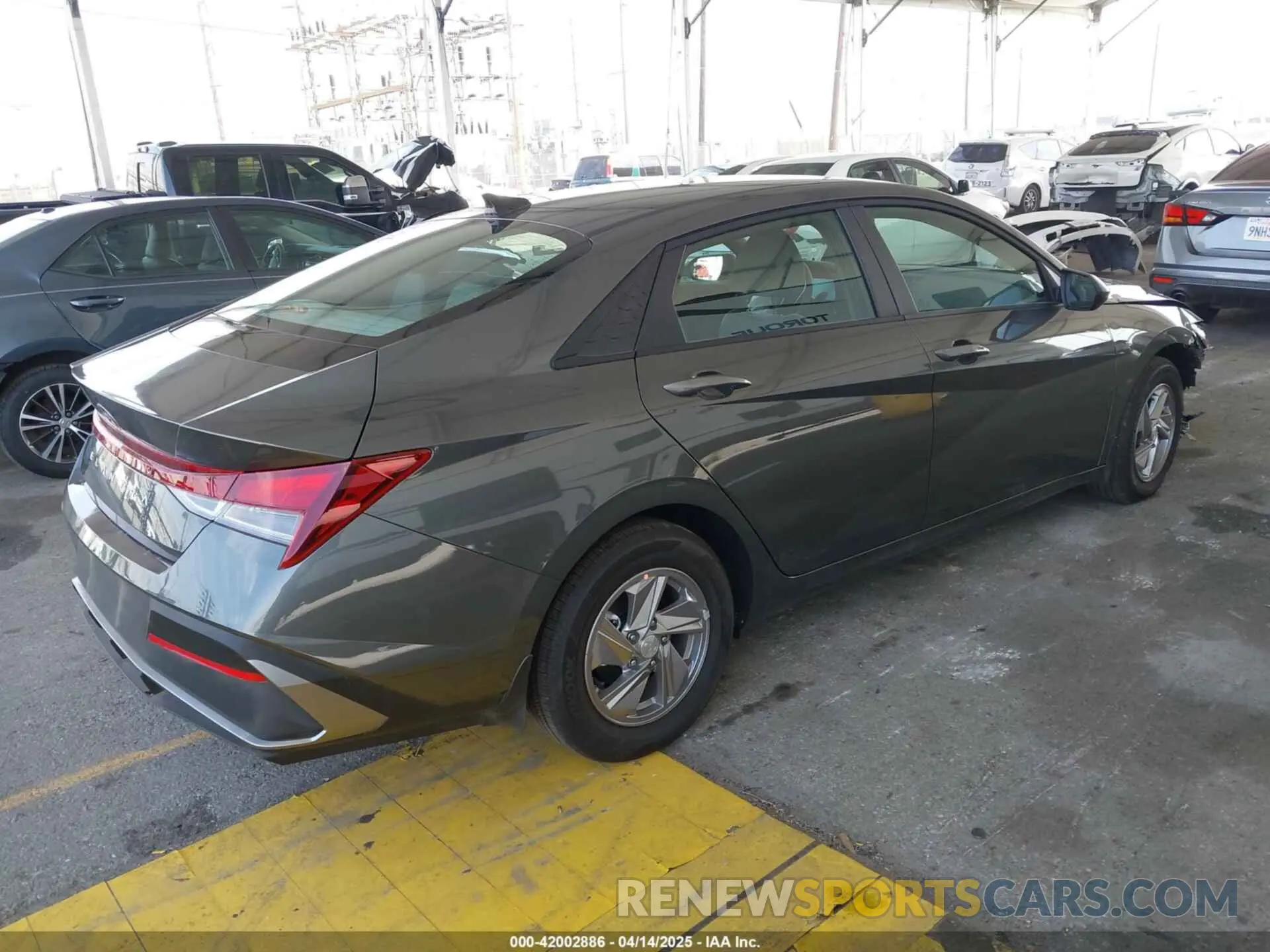 4 Photograph of a damaged car KMHLL4DG6SU934111 HYUNDAI ELANTRA 2025