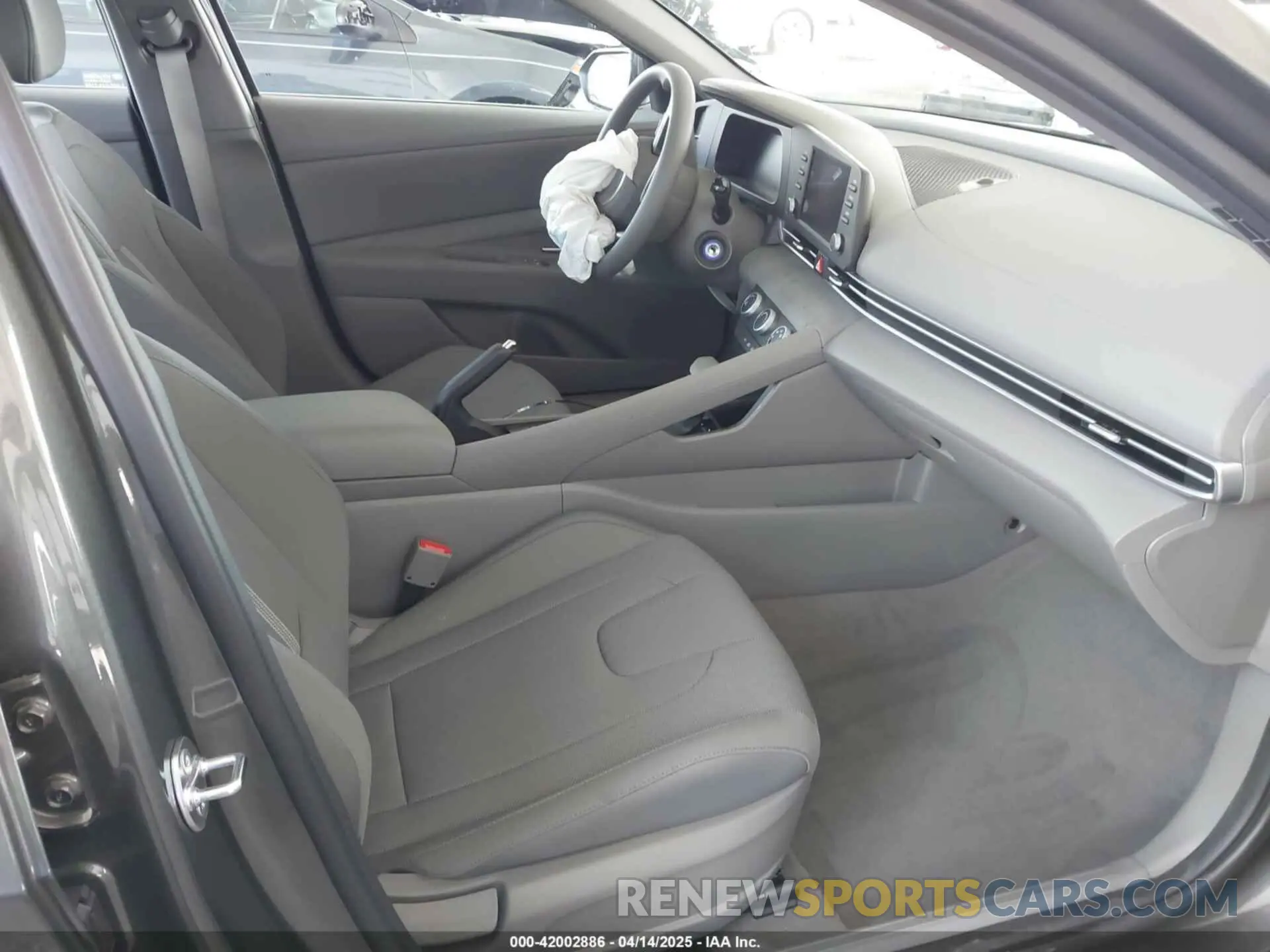 5 Photograph of a damaged car KMHLL4DG6SU934111 HYUNDAI ELANTRA 2025