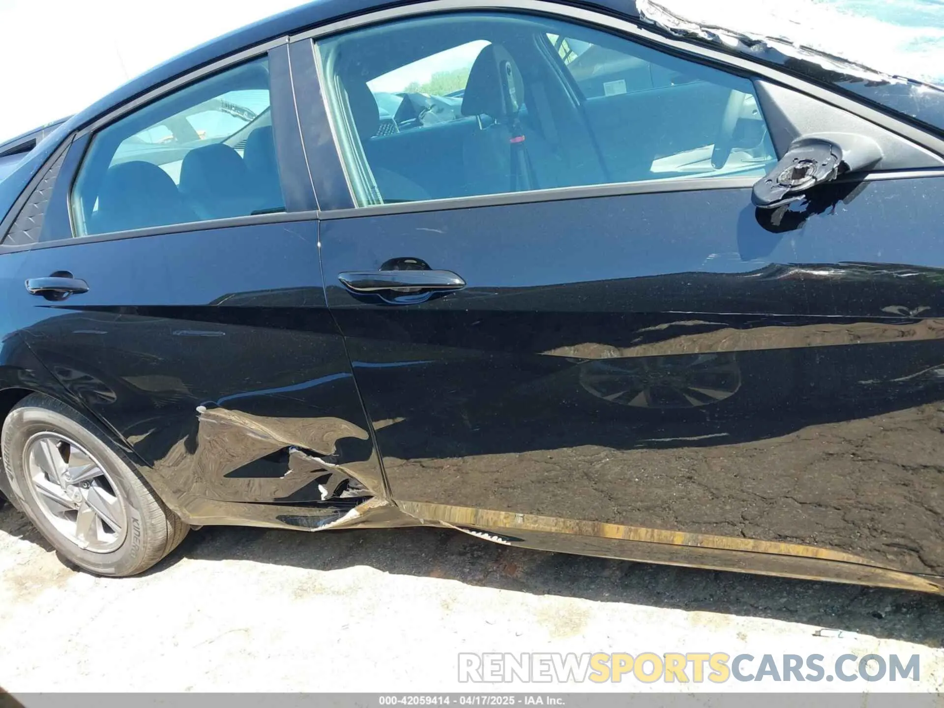 14 Photograph of a damaged car KMHLL4DG7SU942038 HYUNDAI ELANTRA 2025
