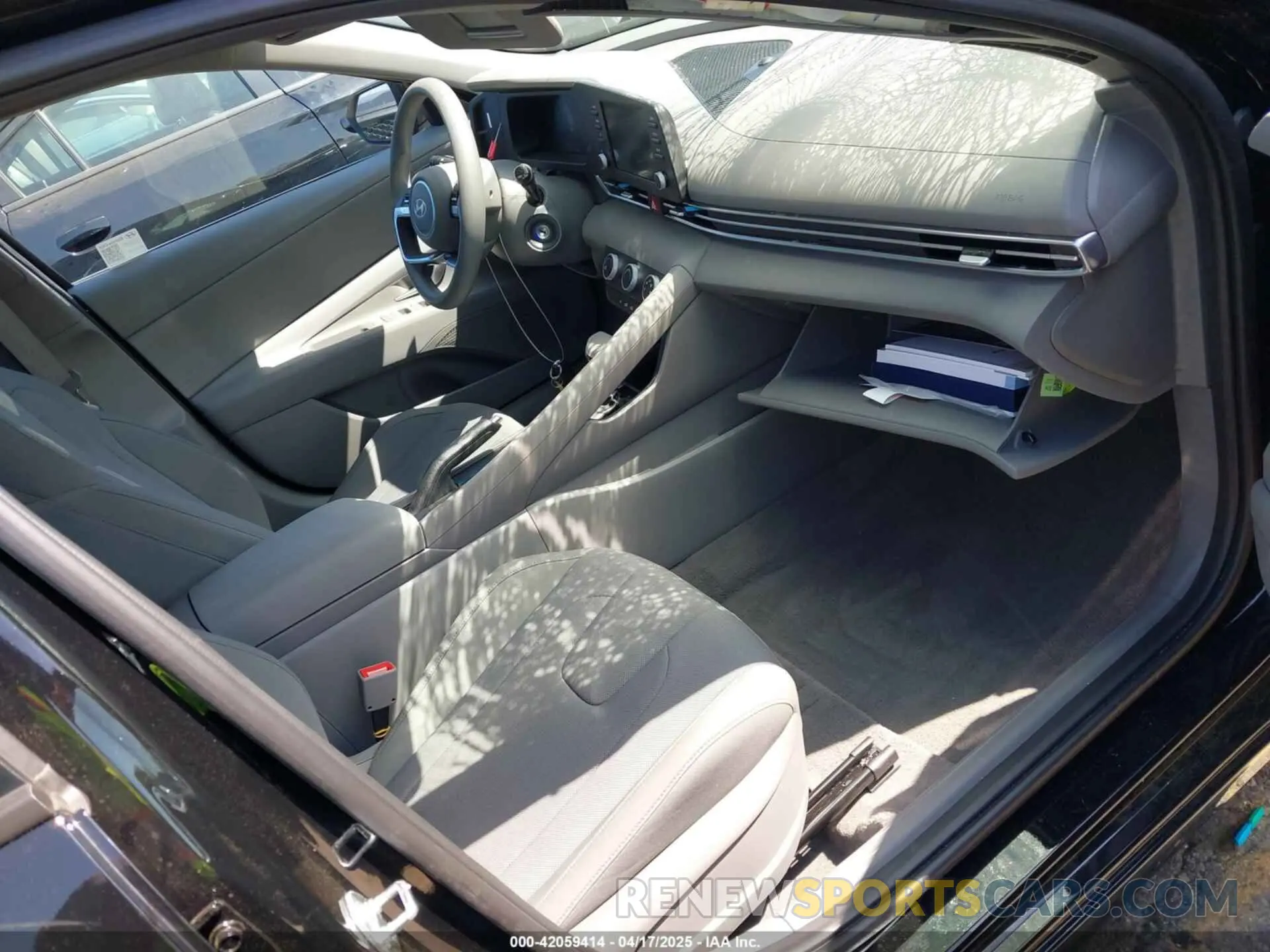 5 Photograph of a damaged car KMHLL4DG7SU942038 HYUNDAI ELANTRA 2025