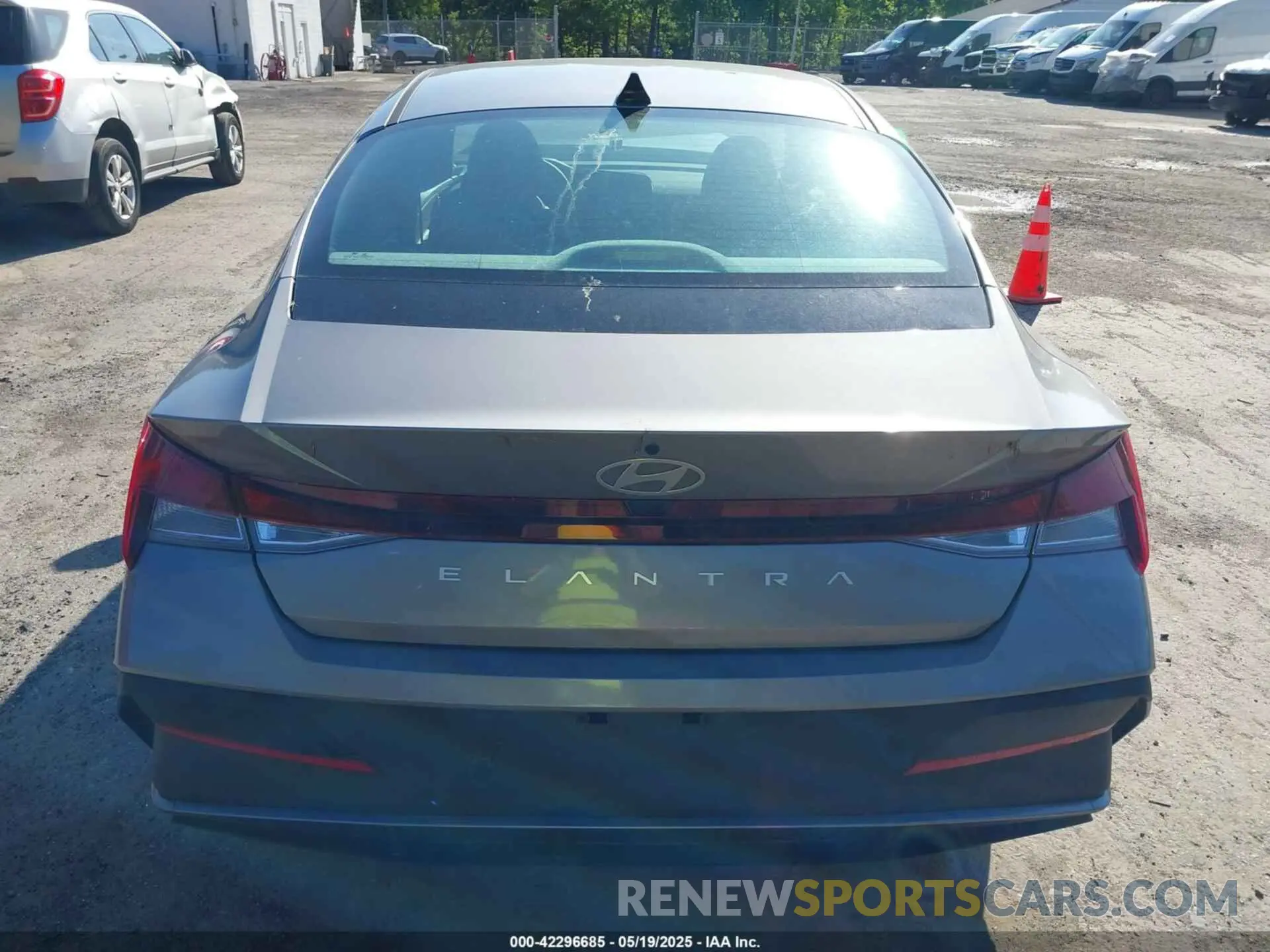 16 Photograph of a damaged car KMHLL4DG8SU862909 HYUNDAI ELANTRA 2025