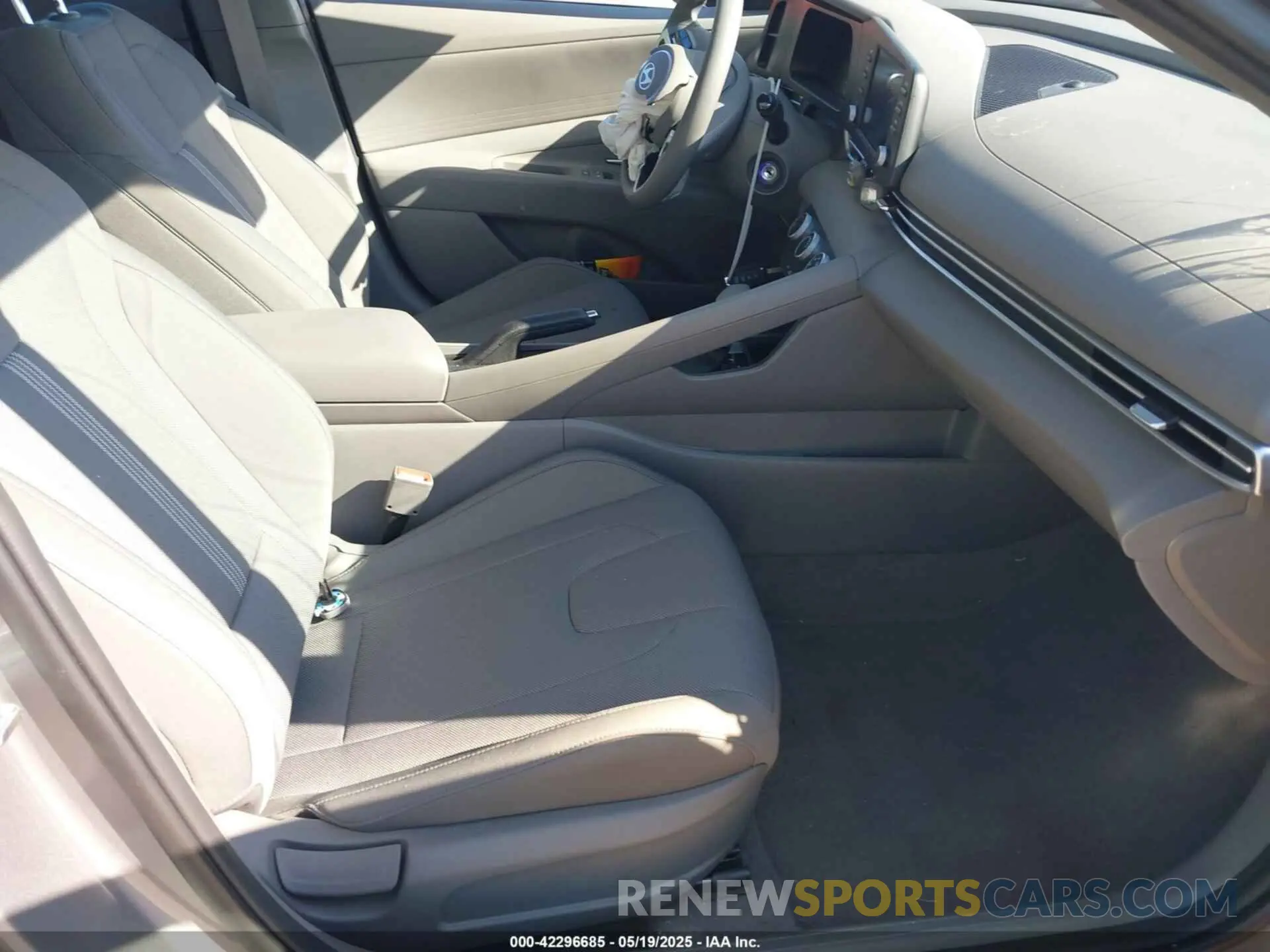 5 Photograph of a damaged car KMHLL4DG8SU862909 HYUNDAI ELANTRA 2025