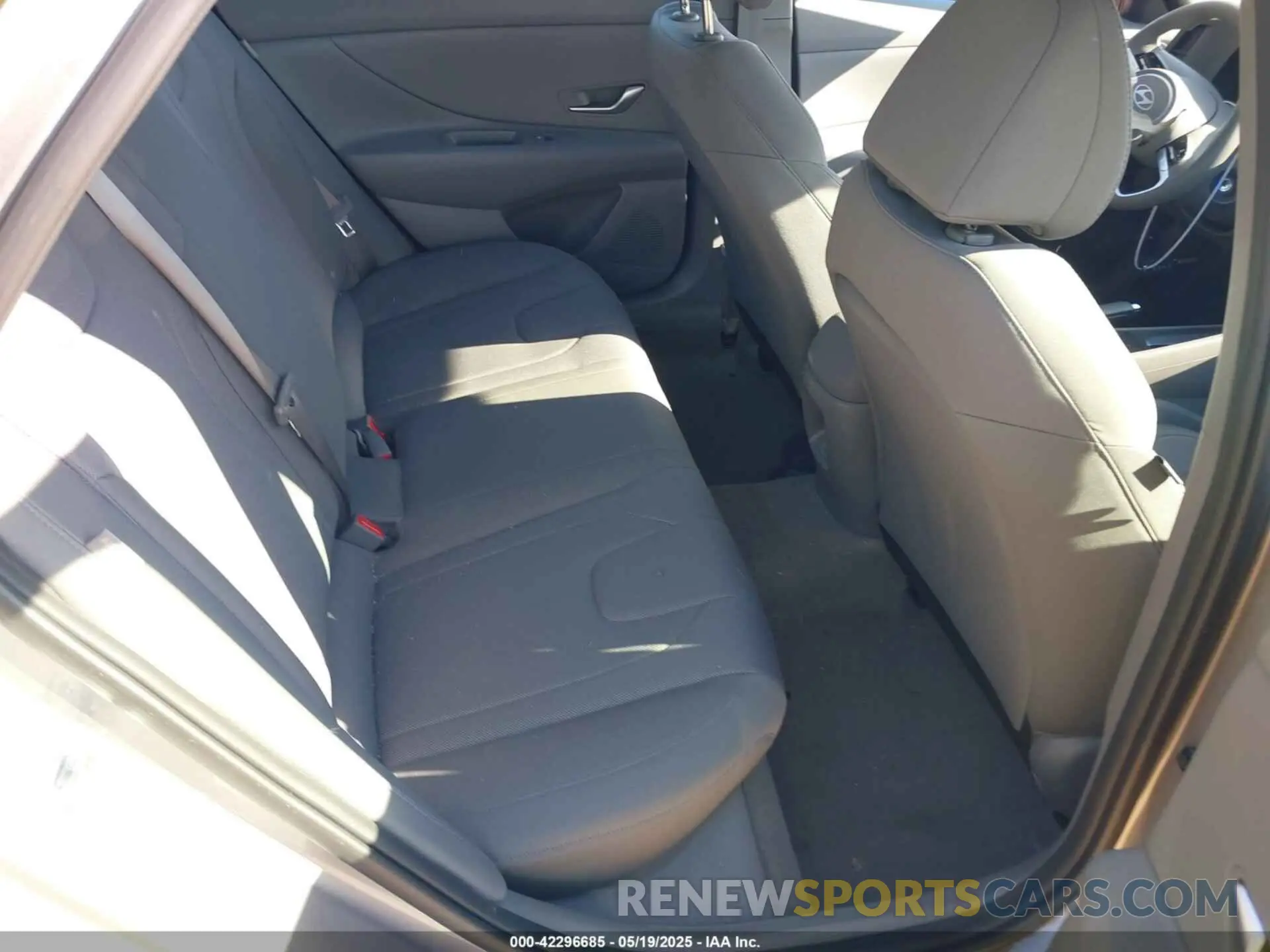 8 Photograph of a damaged car KMHLL4DG8SU862909 HYUNDAI ELANTRA 2025