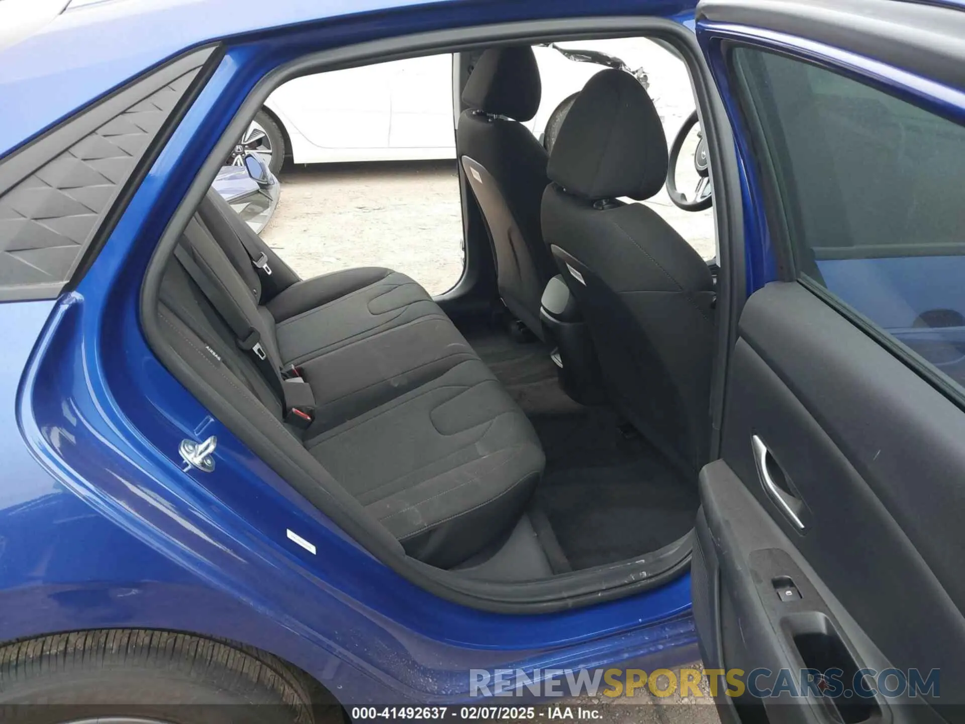 8 Photograph of a damaged car KMHLL4DG9SU917755 HYUNDAI ELANTRA 2025