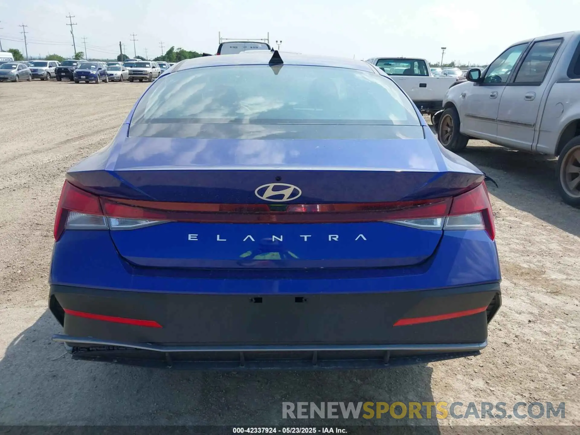 17 Photograph of a damaged car KMHLL4DG9SU979494 HYUNDAI ELANTRA 2025