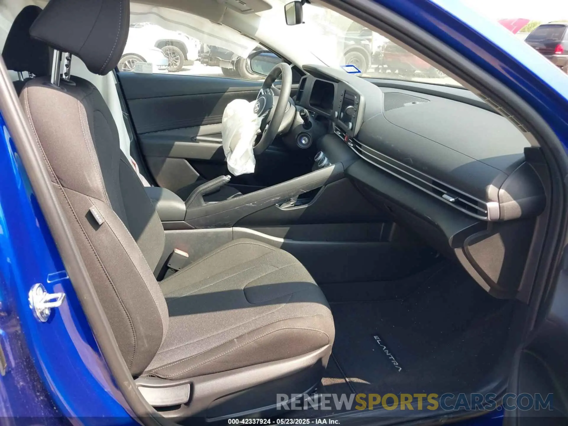 5 Photograph of a damaged car KMHLL4DG9SU979494 HYUNDAI ELANTRA 2025