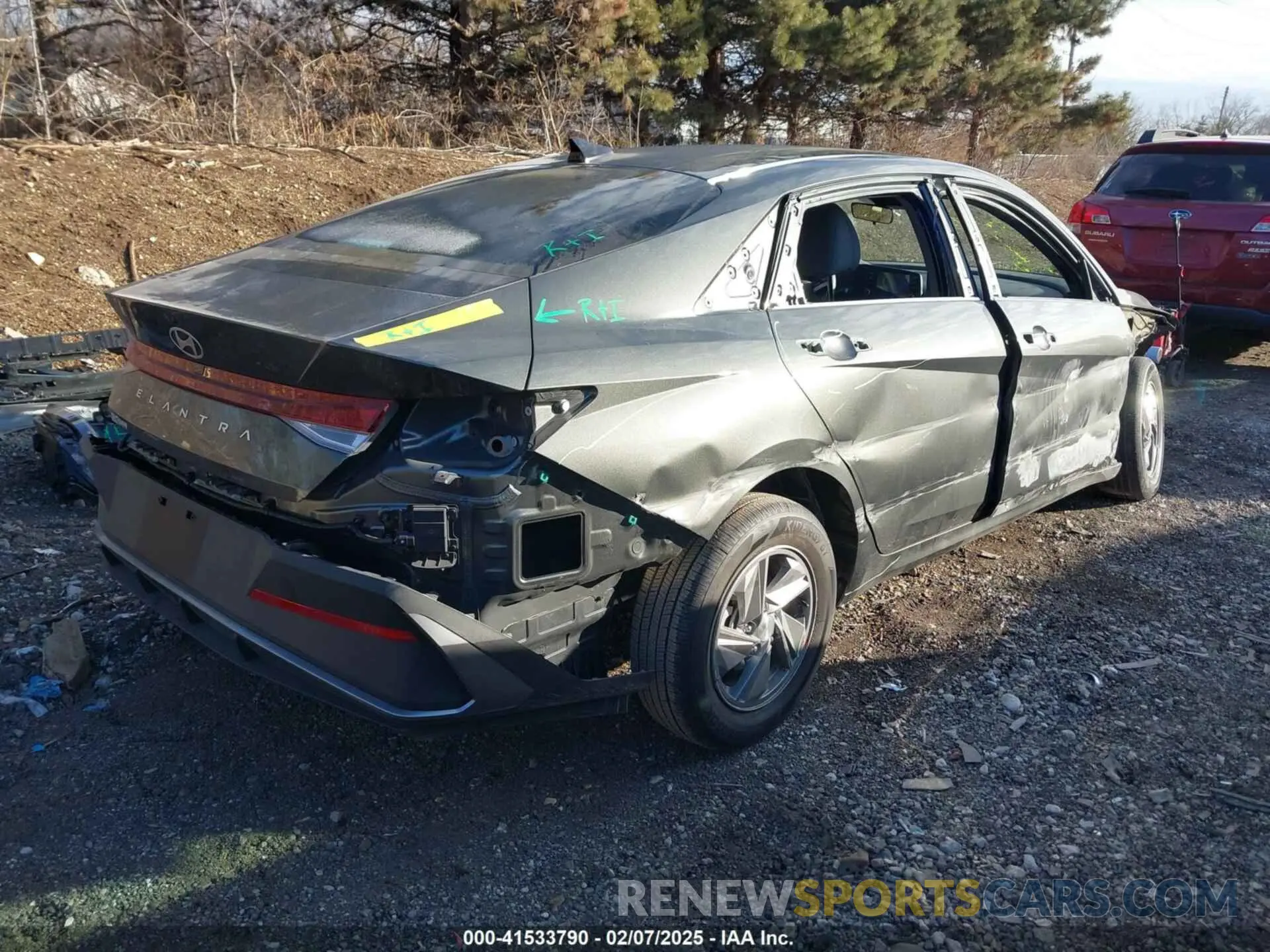 4 Photograph of a damaged car KMHLL4DGXSU899931 HYUNDAI ELANTRA 2025