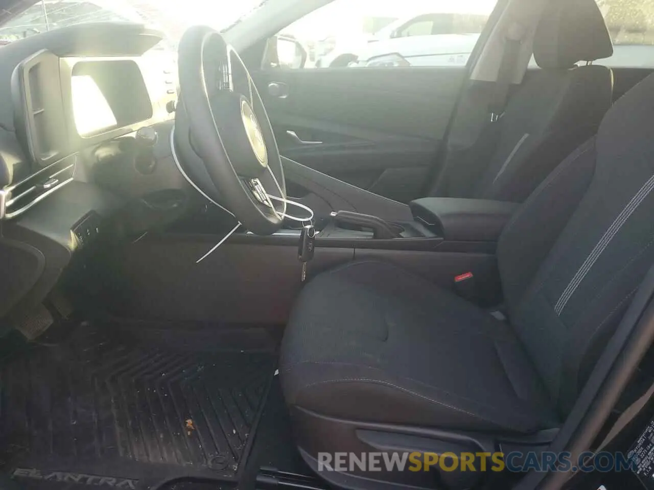 7 Photograph of a damaged car KMHLL4DGXSU955236 HYUNDAI ELANTRA 2025
