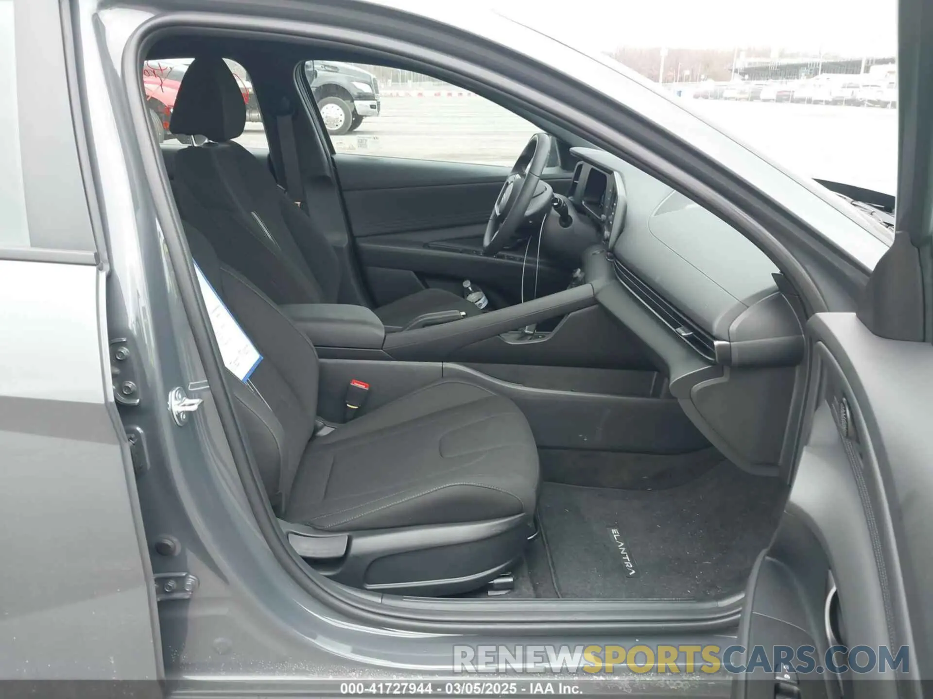 5 Photograph of a damaged car KMHLM4DG0SU900775 HYUNDAI ELANTRA 2025
