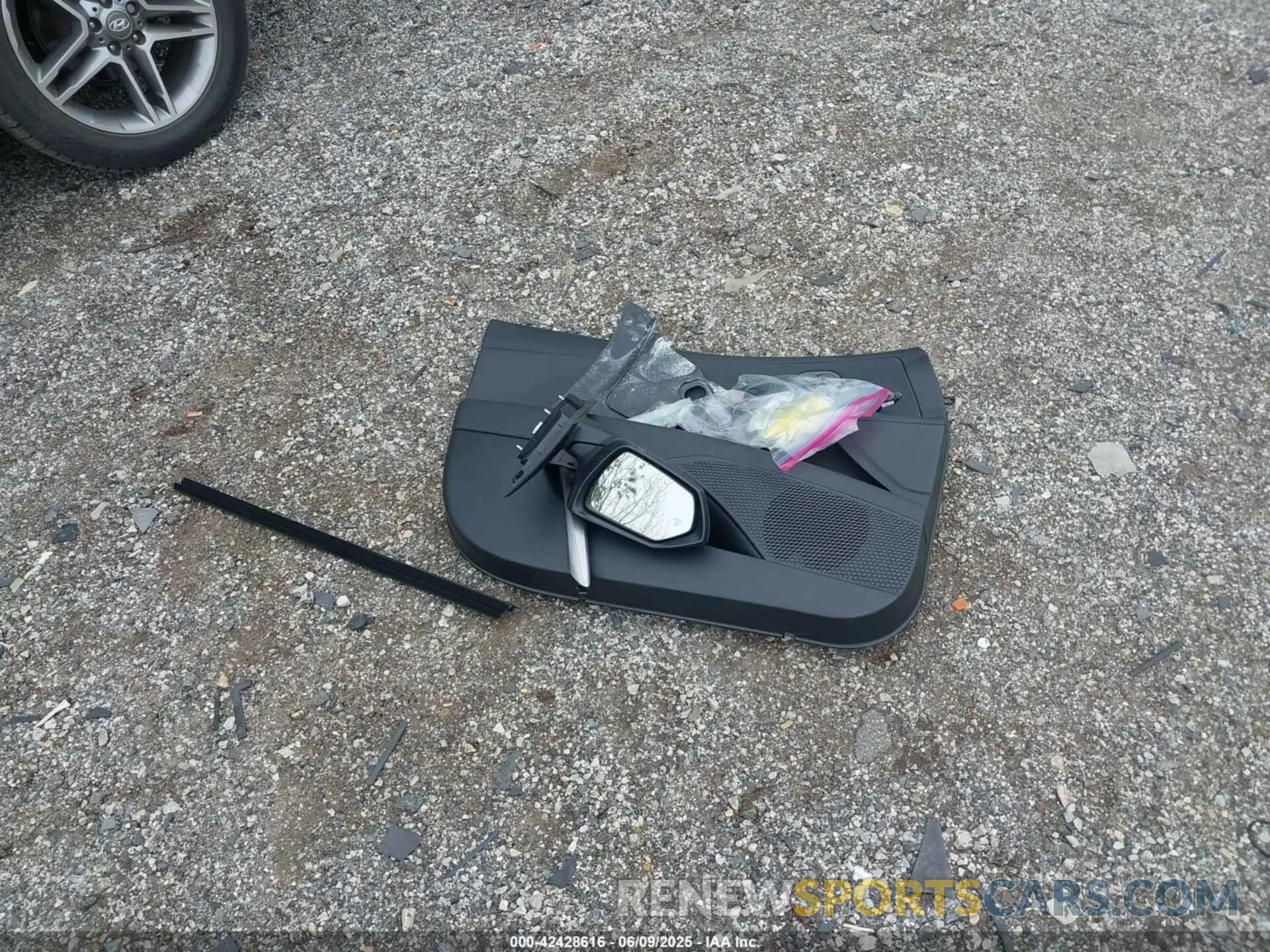 12 Photograph of a damaged car KMHLM4DG0SU917205 HYUNDAI ELANTRA 2025