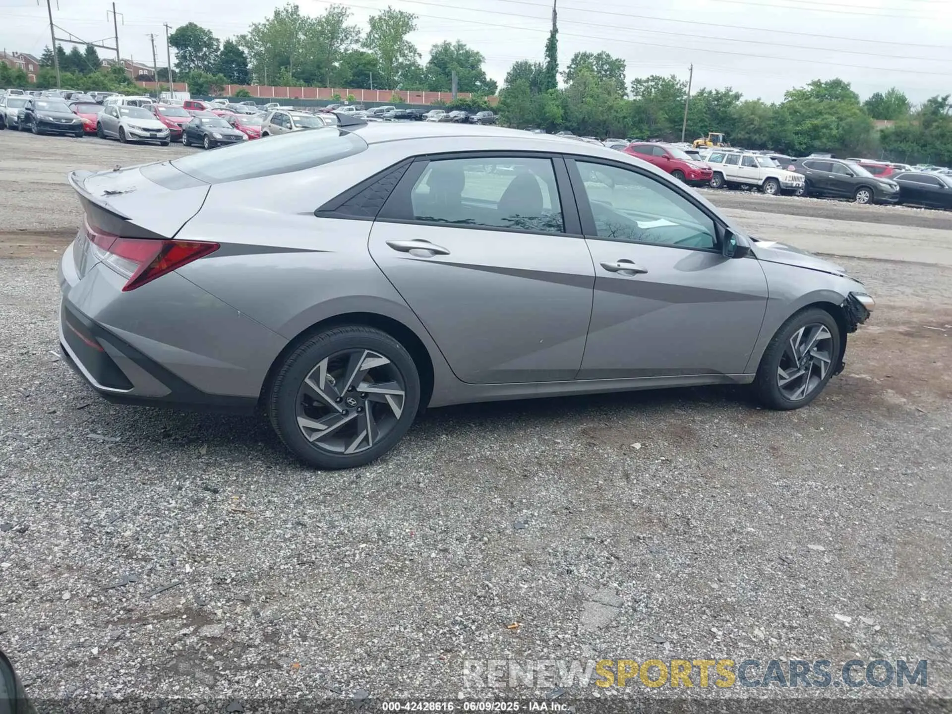 4 Photograph of a damaged car KMHLM4DG0SU917205 HYUNDAI ELANTRA 2025