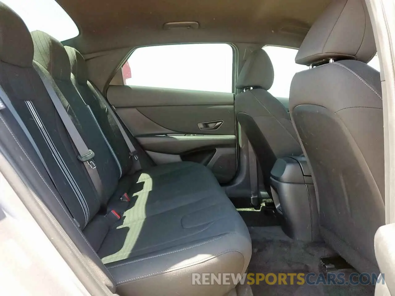 10 Photograph of a damaged car KMHLM4DG0SU933503 HYUNDAI ELANTRA 2025