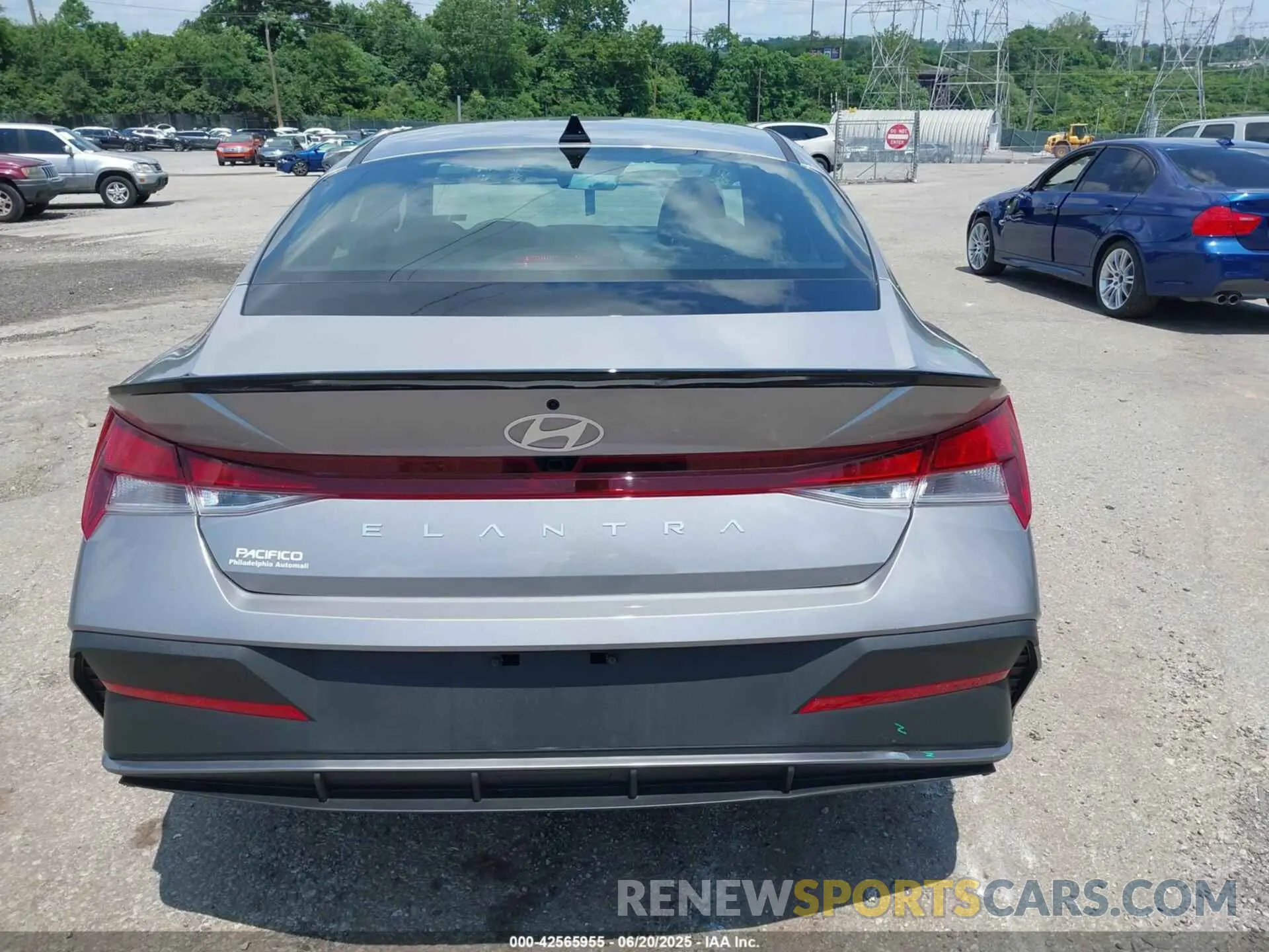 17 Photograph of a damaged car KMHLM4DG0SU955999 HYUNDAI ELANTRA 2025