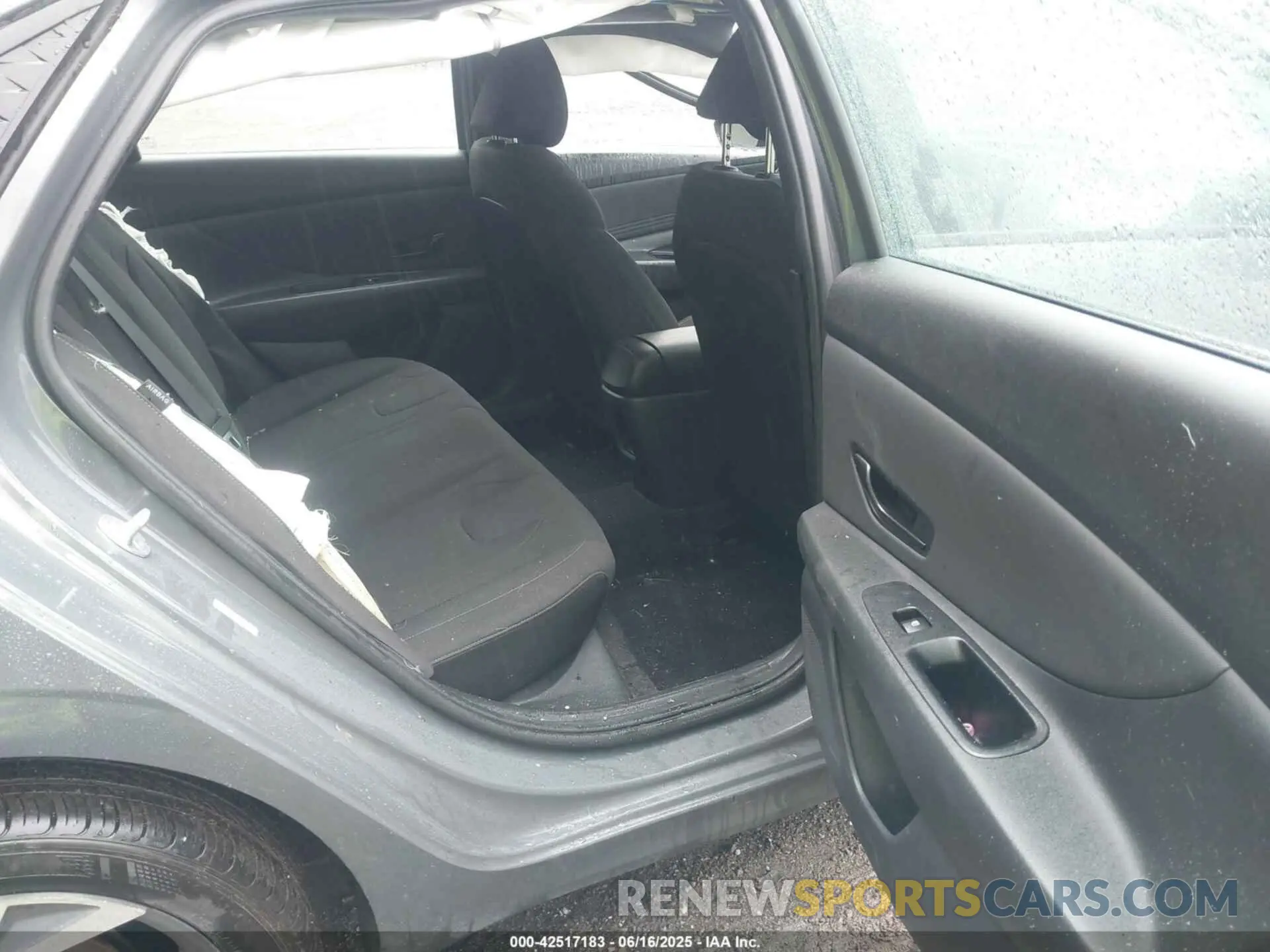8 Photograph of a damaged car KMHLM4DG1SU876146 HYUNDAI ELANTRA 2025