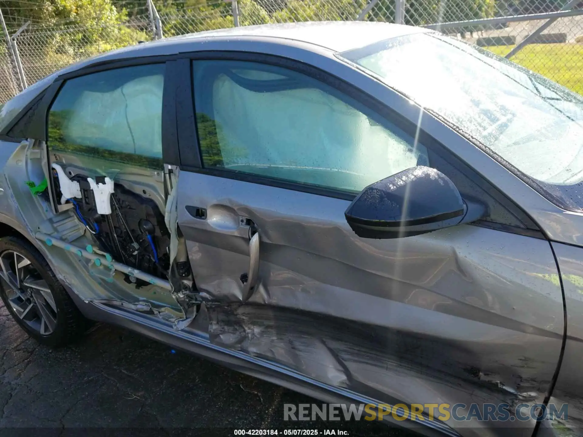 13 Photograph of a damaged car KMHLM4DG1SU930092 HYUNDAI ELANTRA 2025