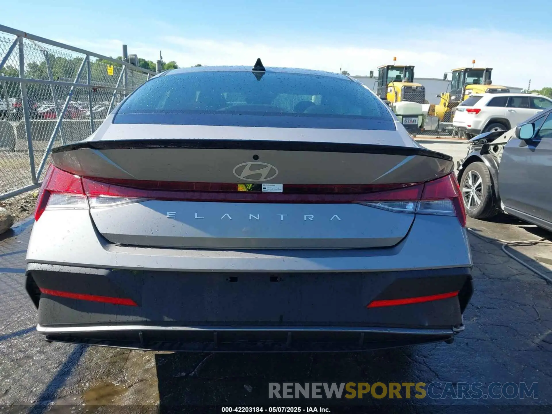 16 Photograph of a damaged car KMHLM4DG1SU930092 HYUNDAI ELANTRA 2025