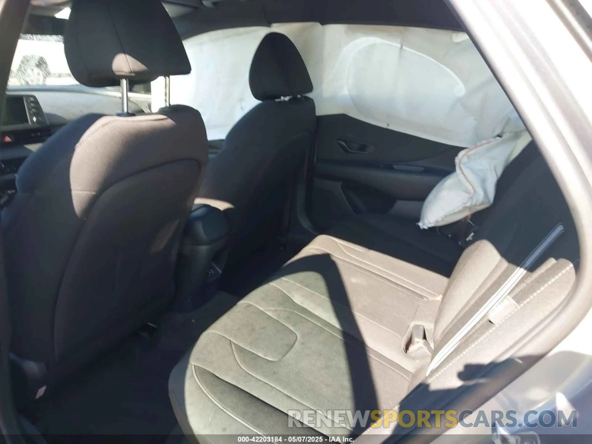 8 Photograph of a damaged car KMHLM4DG1SU930092 HYUNDAI ELANTRA 2025