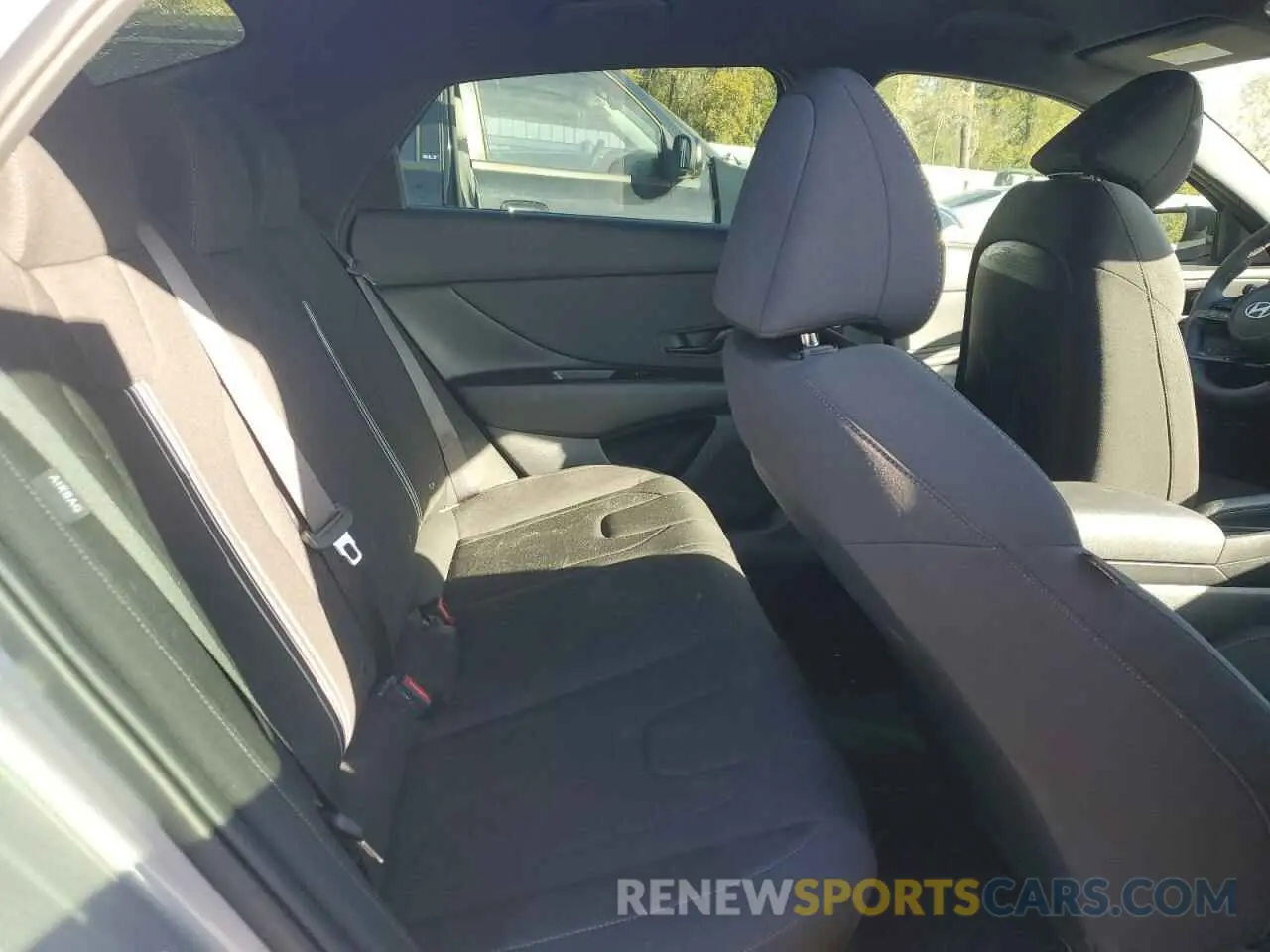10 Photograph of a damaged car KMHLM4DG2SU874776 HYUNDAI ELANTRA 2025