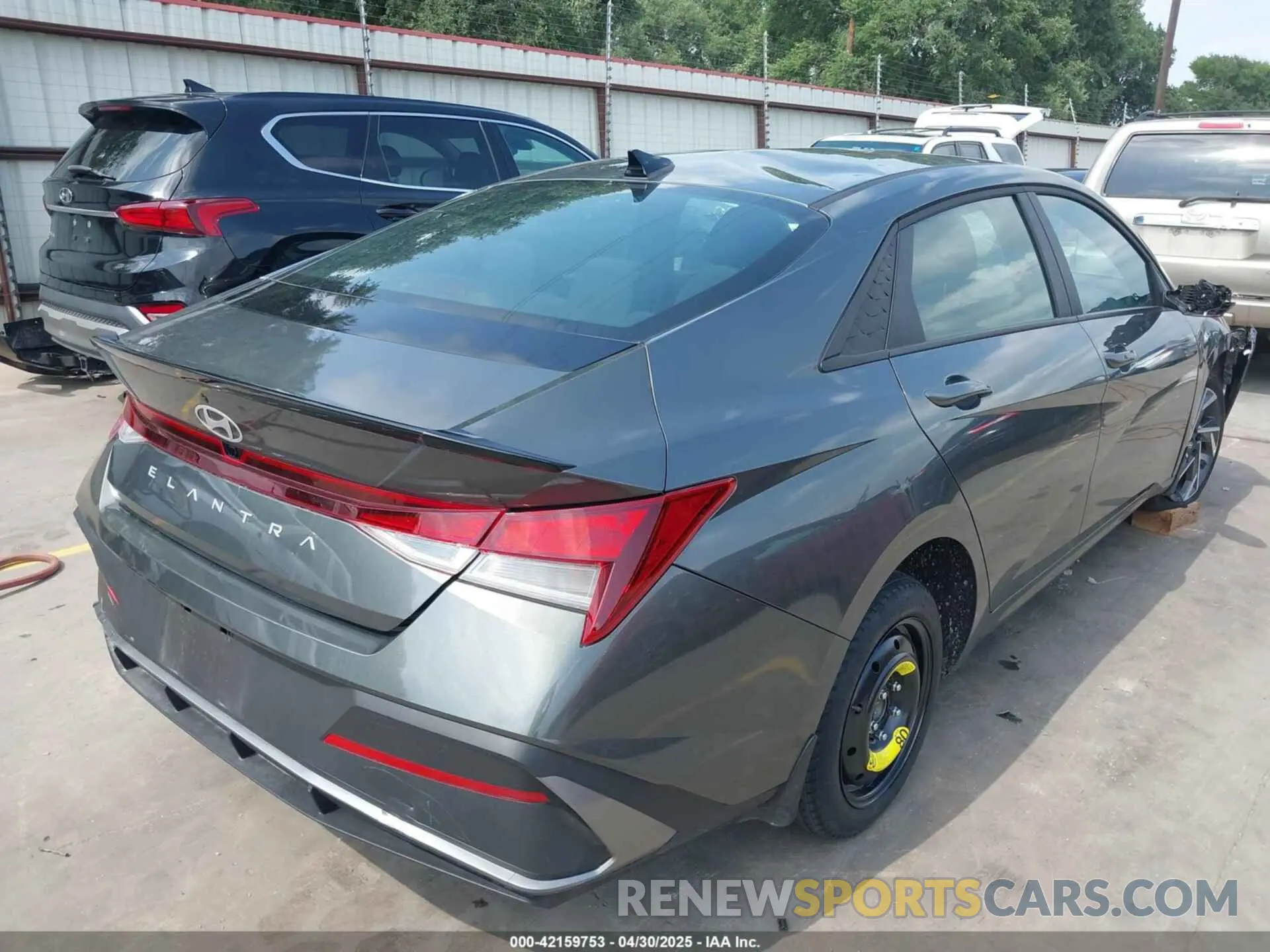 4 Photograph of a damaged car KMHLM4DG2SU878097 HYUNDAI ELANTRA 2025