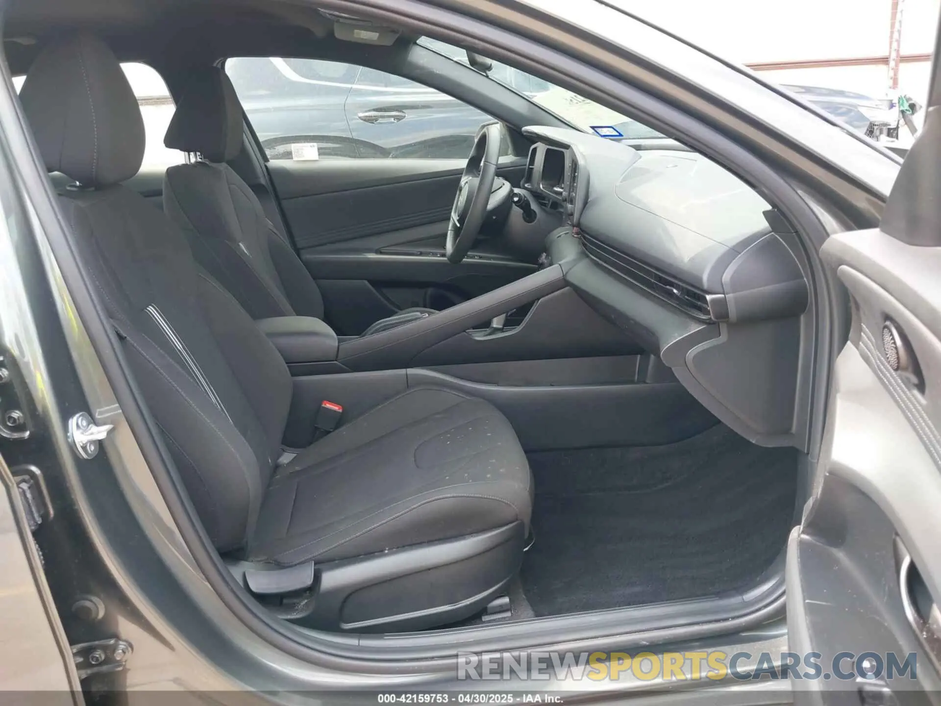 5 Photograph of a damaged car KMHLM4DG2SU878097 HYUNDAI ELANTRA 2025