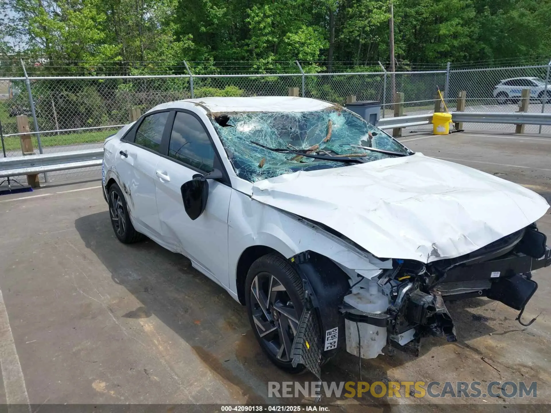 1 Photograph of a damaged car KMHLM4DG2SU886376 HYUNDAI ELANTRA 2025