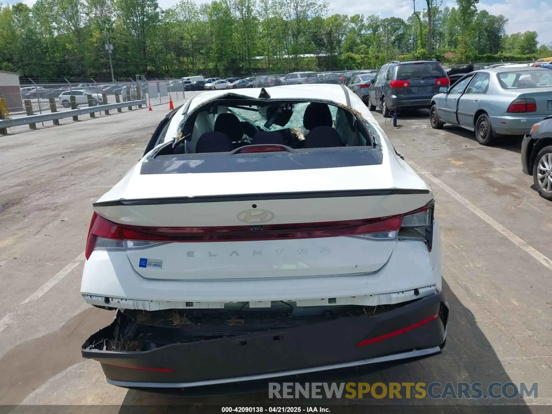16 Photograph of a damaged car KMHLM4DG2SU886376 HYUNDAI ELANTRA 2025