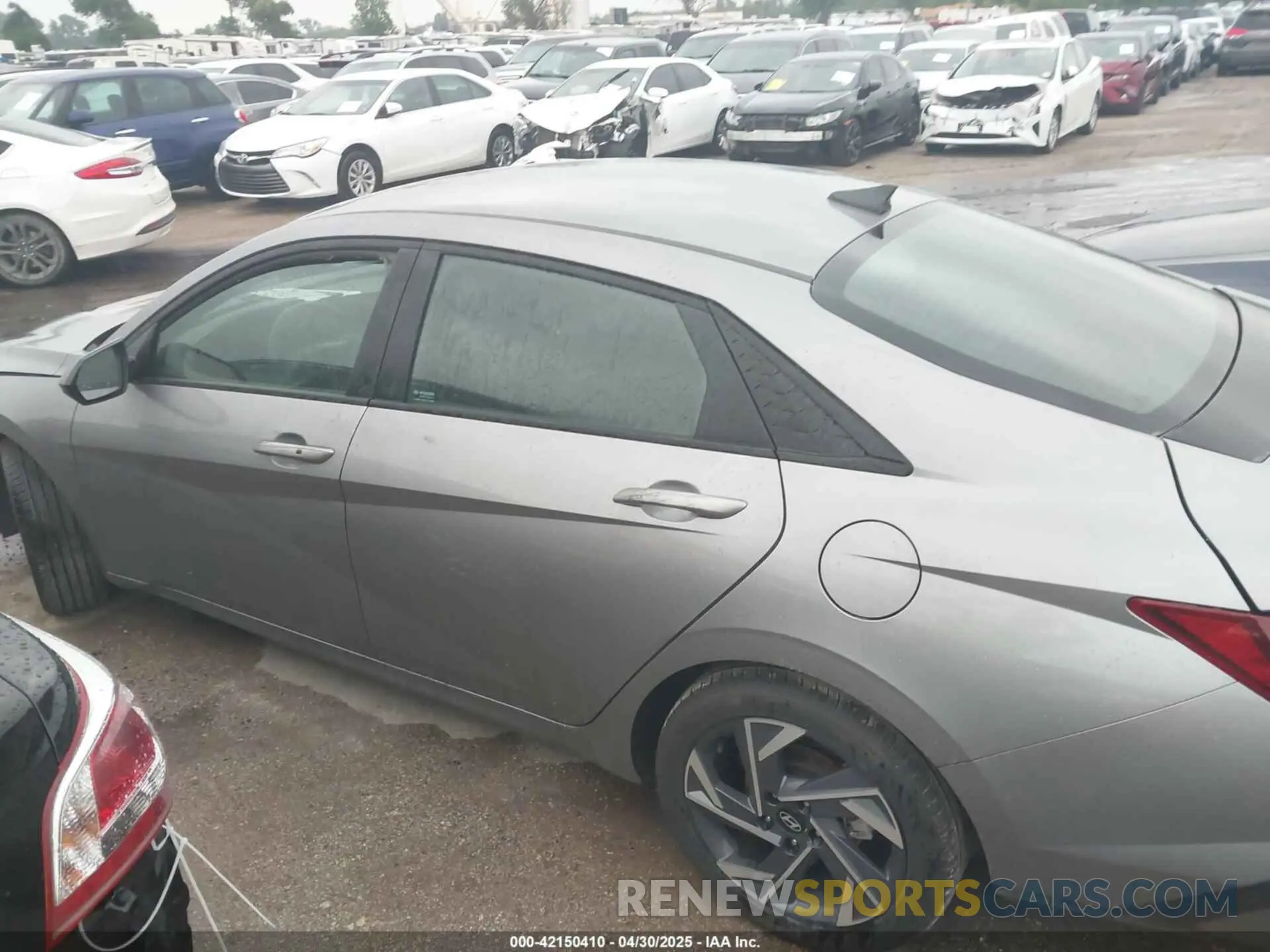 13 Photograph of a damaged car KMHLM4DG2SU887236 HYUNDAI ELANTRA 2025