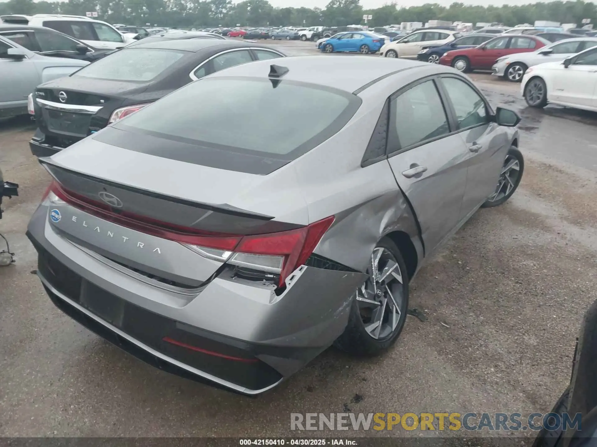4 Photograph of a damaged car KMHLM4DG2SU887236 HYUNDAI ELANTRA 2025