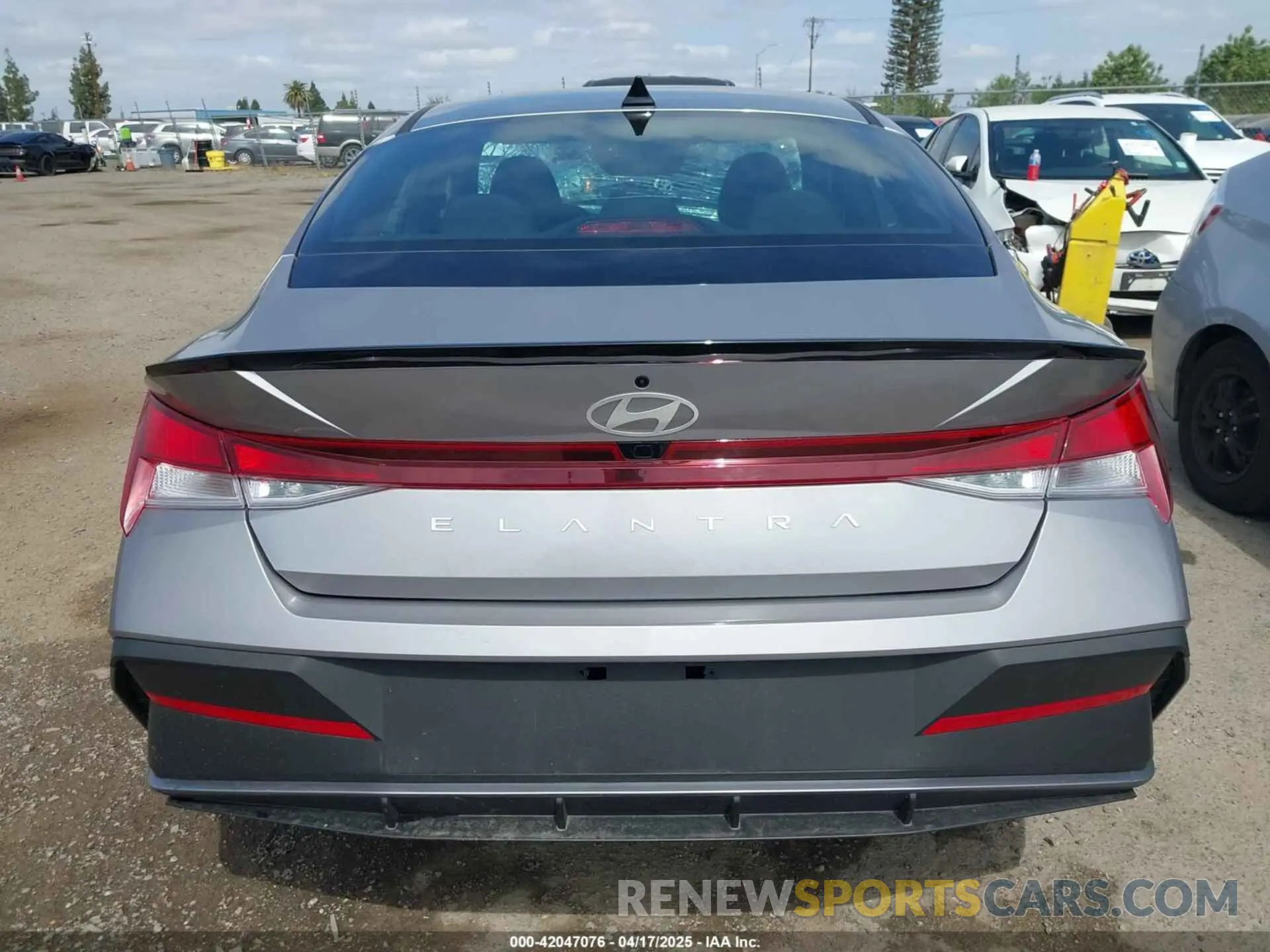 16 Photograph of a damaged car KMHLM4DG2SU954983 HYUNDAI ELANTRA 2025