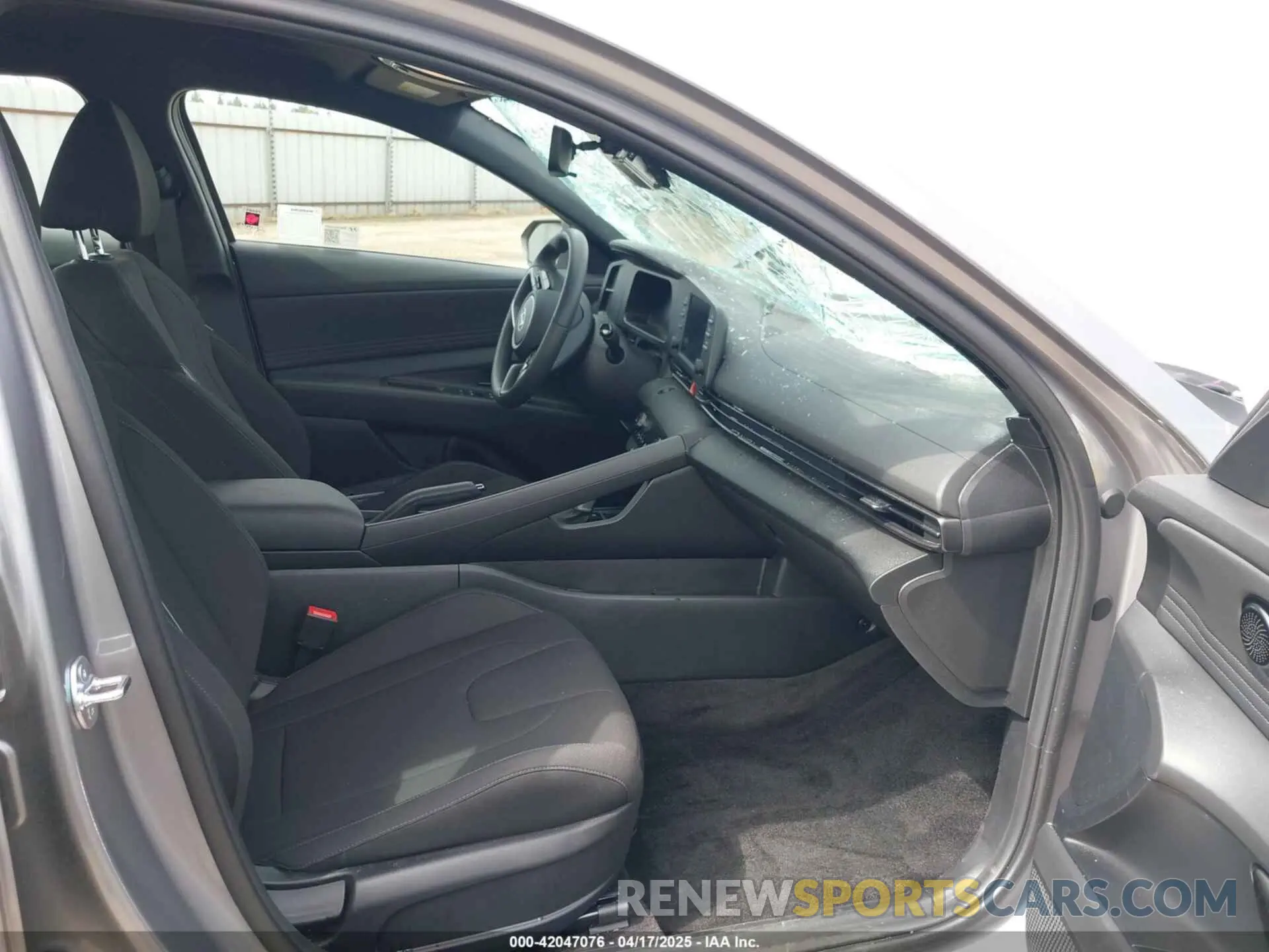 5 Photograph of a damaged car KMHLM4DG2SU954983 HYUNDAI ELANTRA 2025