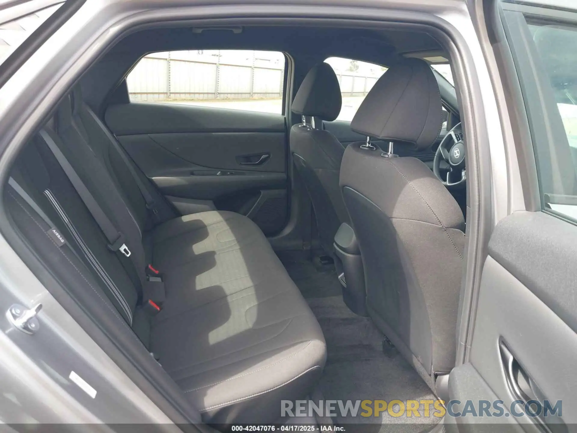 8 Photograph of a damaged car KMHLM4DG2SU954983 HYUNDAI ELANTRA 2025