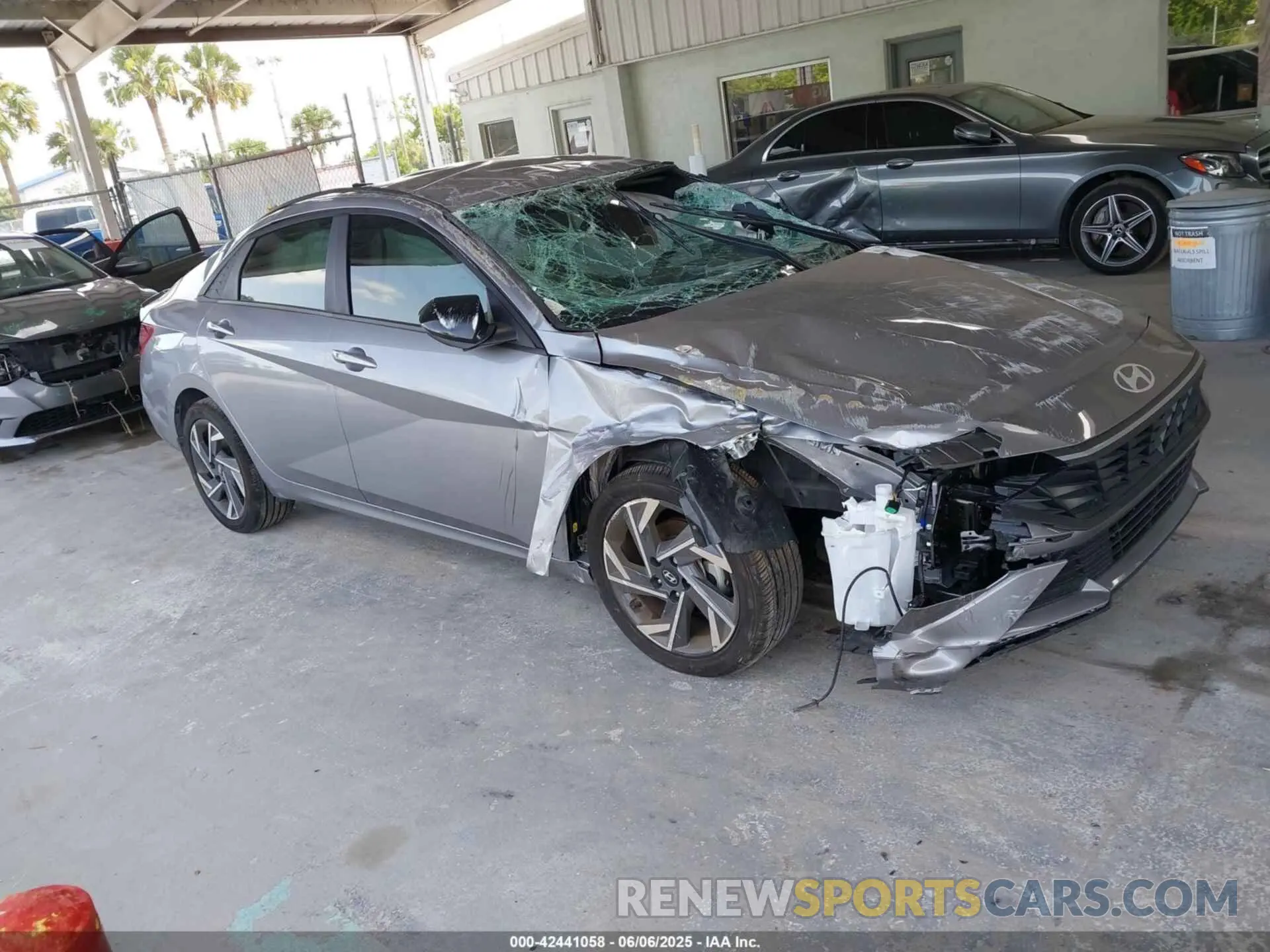 1 Photograph of a damaged car KMHLM4DG3SU866654 HYUNDAI ELANTRA 2025