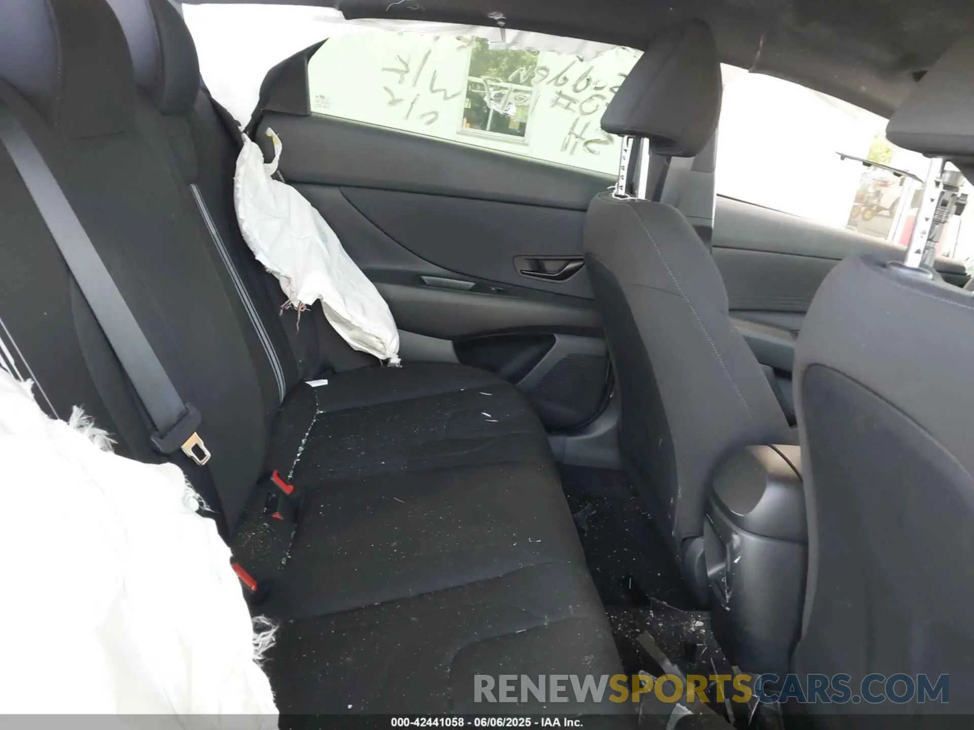 8 Photograph of a damaged car KMHLM4DG3SU866654 HYUNDAI ELANTRA 2025