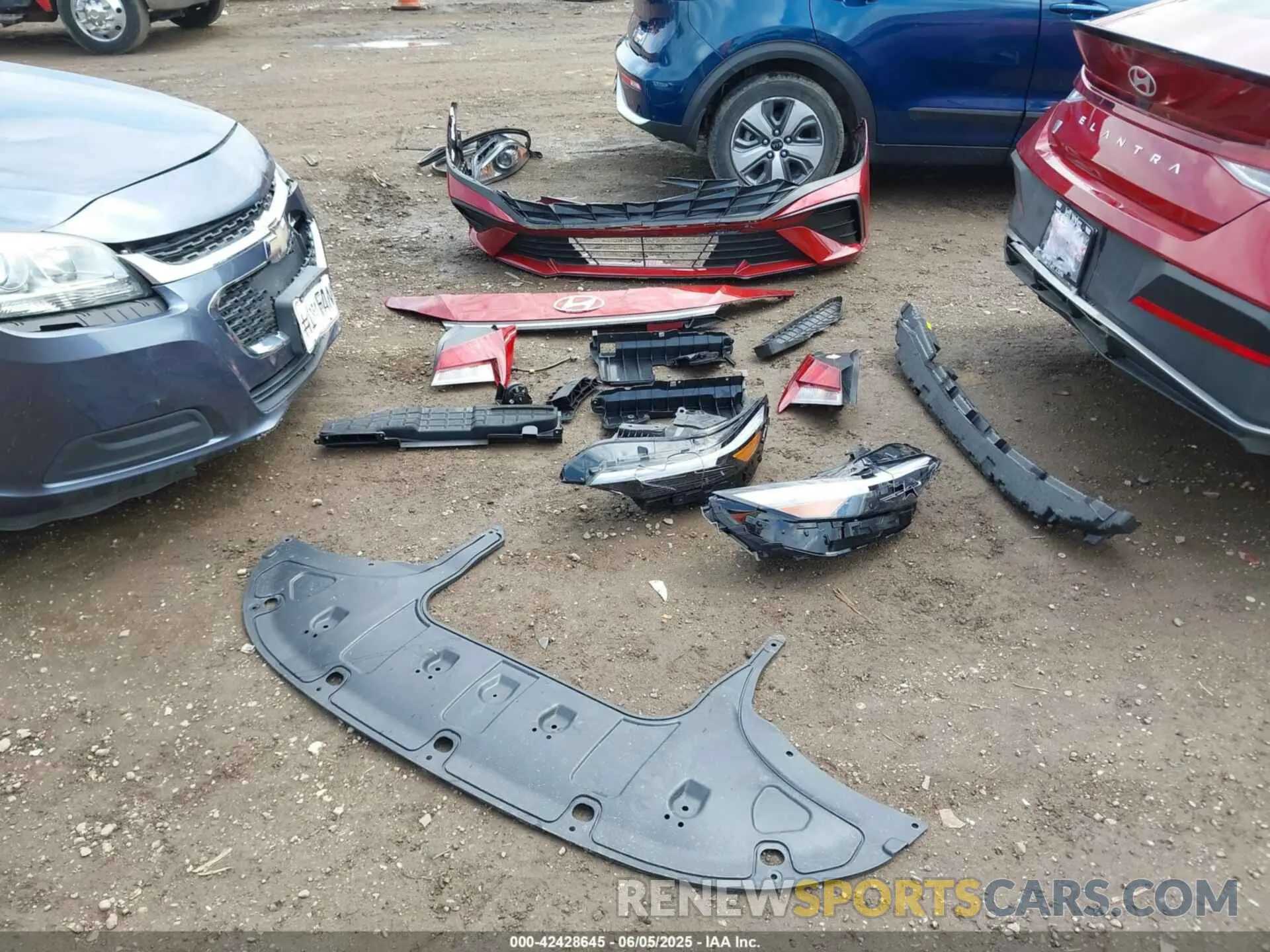 12 Photograph of a damaged car KMHLM4DG3SU909728 HYUNDAI ELANTRA 2025