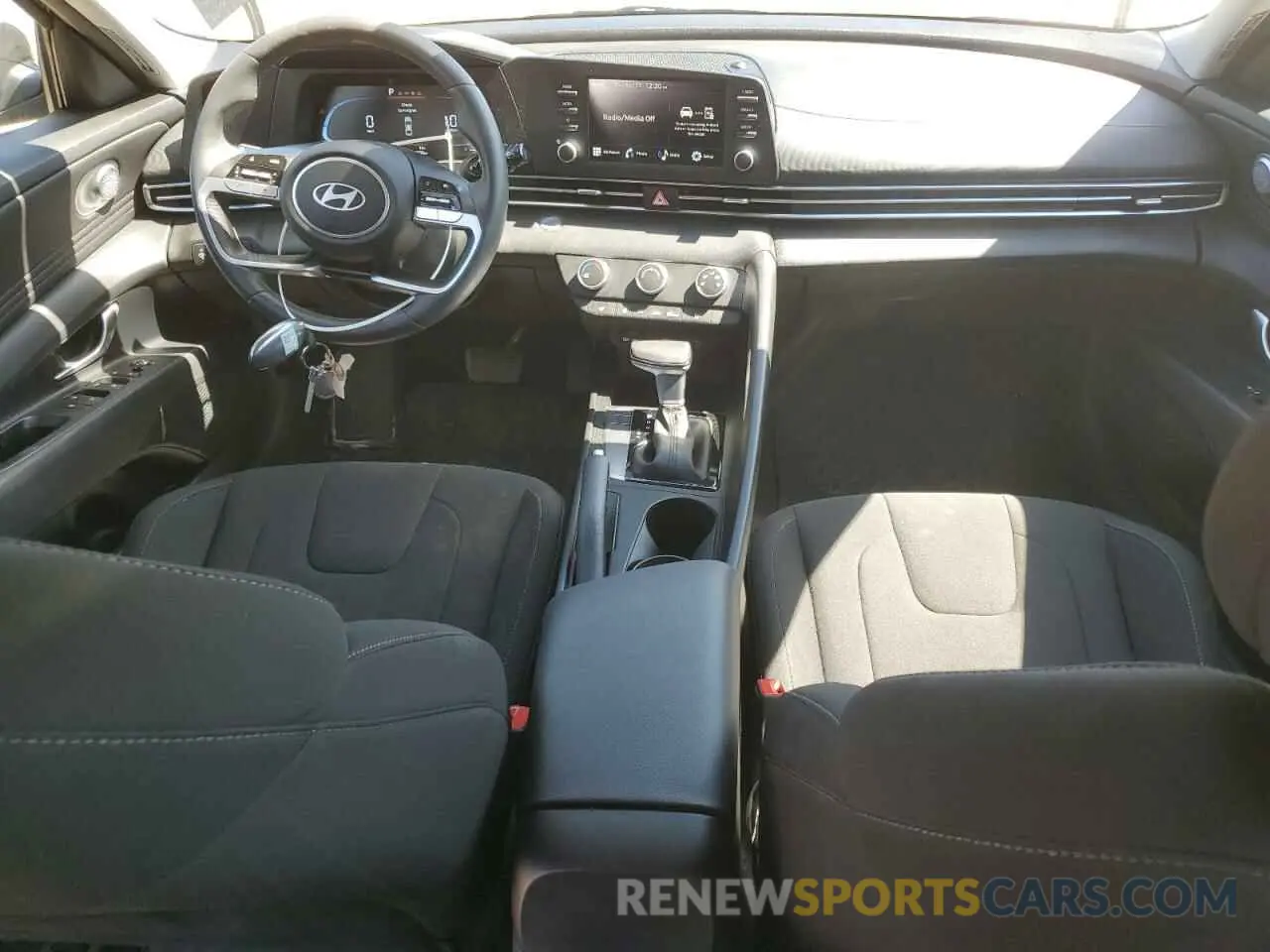 8 Photograph of a damaged car KMHLM4DG3SU922060 HYUNDAI ELANTRA 2025