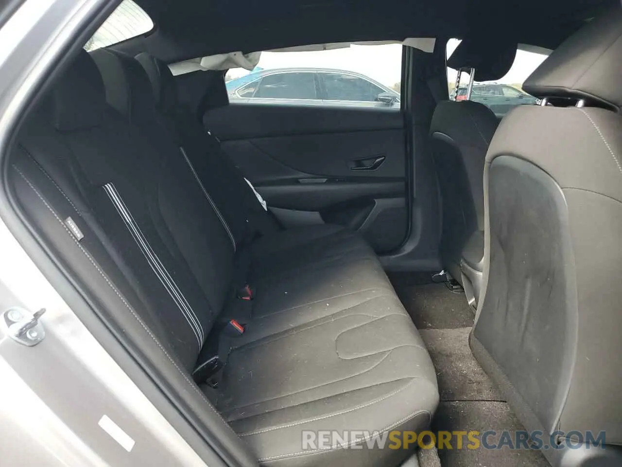 10 Photograph of a damaged car KMHLM4DG3SU939893 HYUNDAI ELANTRA 2025